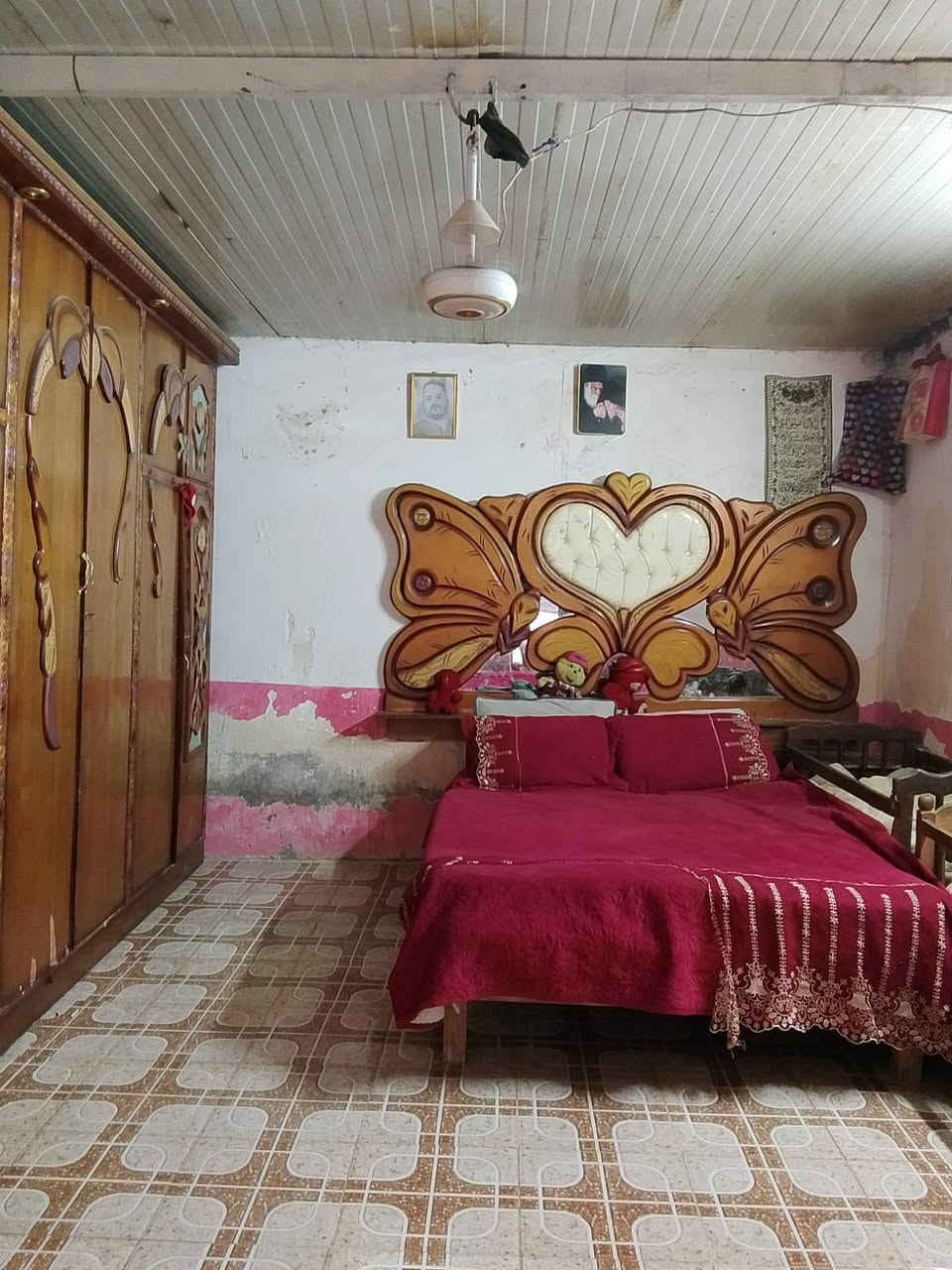 سلام عليكم بيت تجاوز للبيع شارع كهرباء فرع صوره مال صدرين بي ستقبال طول6وعرض 4 بي غرفه حمام وصاله تصلح غرفه بيع مستعجل سعر 7وبي مجال شي قليل مساحه150مربع تواصل***********
