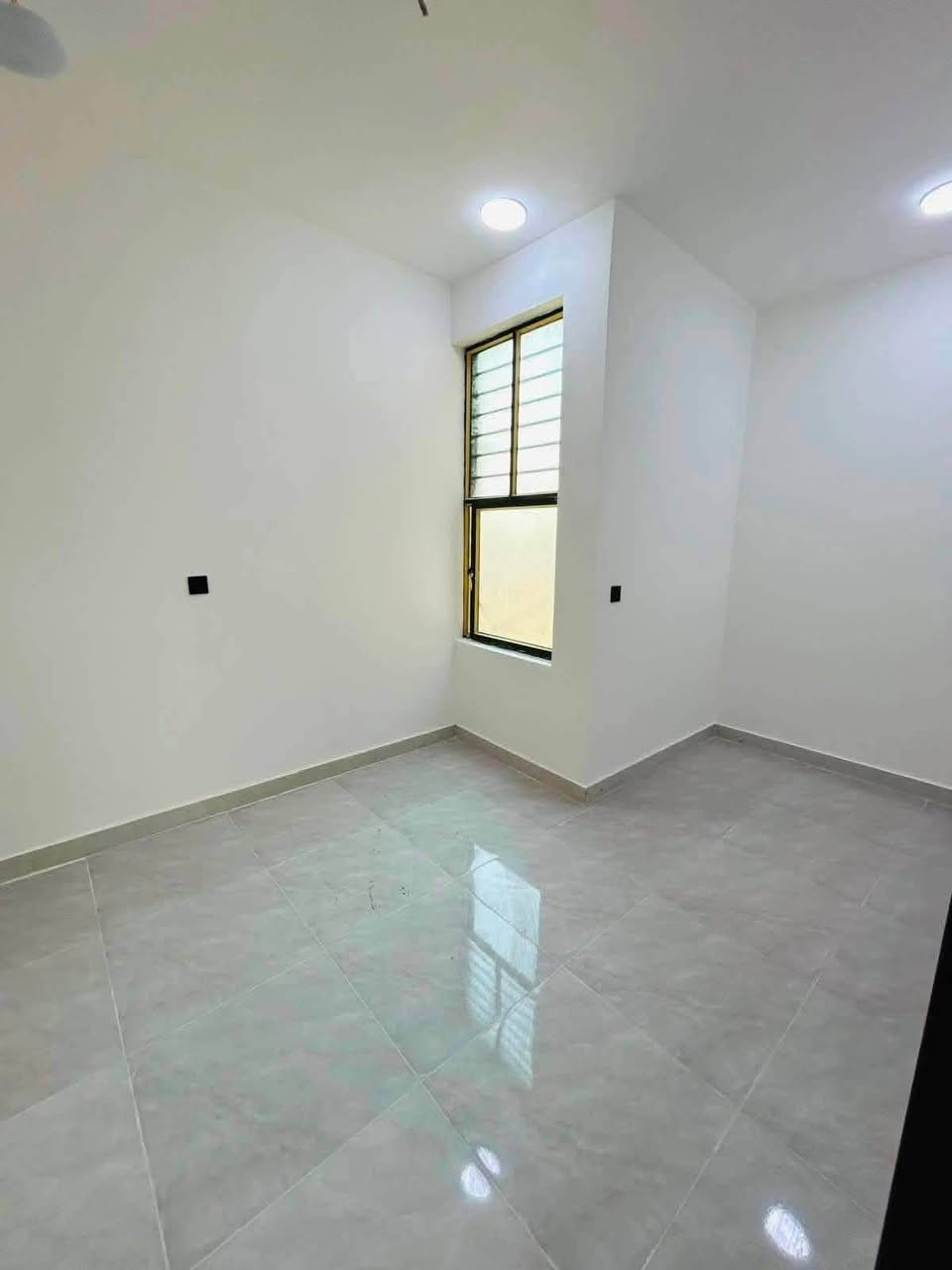 ✨السلام عليكم
🏠#للبيع_بيت 50متر واجهيه 5متر نزال 10متر 

🏗️بناء طابقين 

📍العنوان #بغداد_الدور_البوعيثه

⬅️مجمع العيثاوي 

🔹يحتوي البيت على

✅غرف منام 2

✅ستقبال-

✅مطبخ-

✅مجمع صحيات 

🔴 ملاحضه البيت جاهز للسكن ✨ 

🔹نوع العقار طابو زراعي سند 25 اقرار محكمه

🔴السعر جدآ مناسب

⬅️ للاستفسار خاص او الاتصال على الرقم  

***********🏛️☎️
