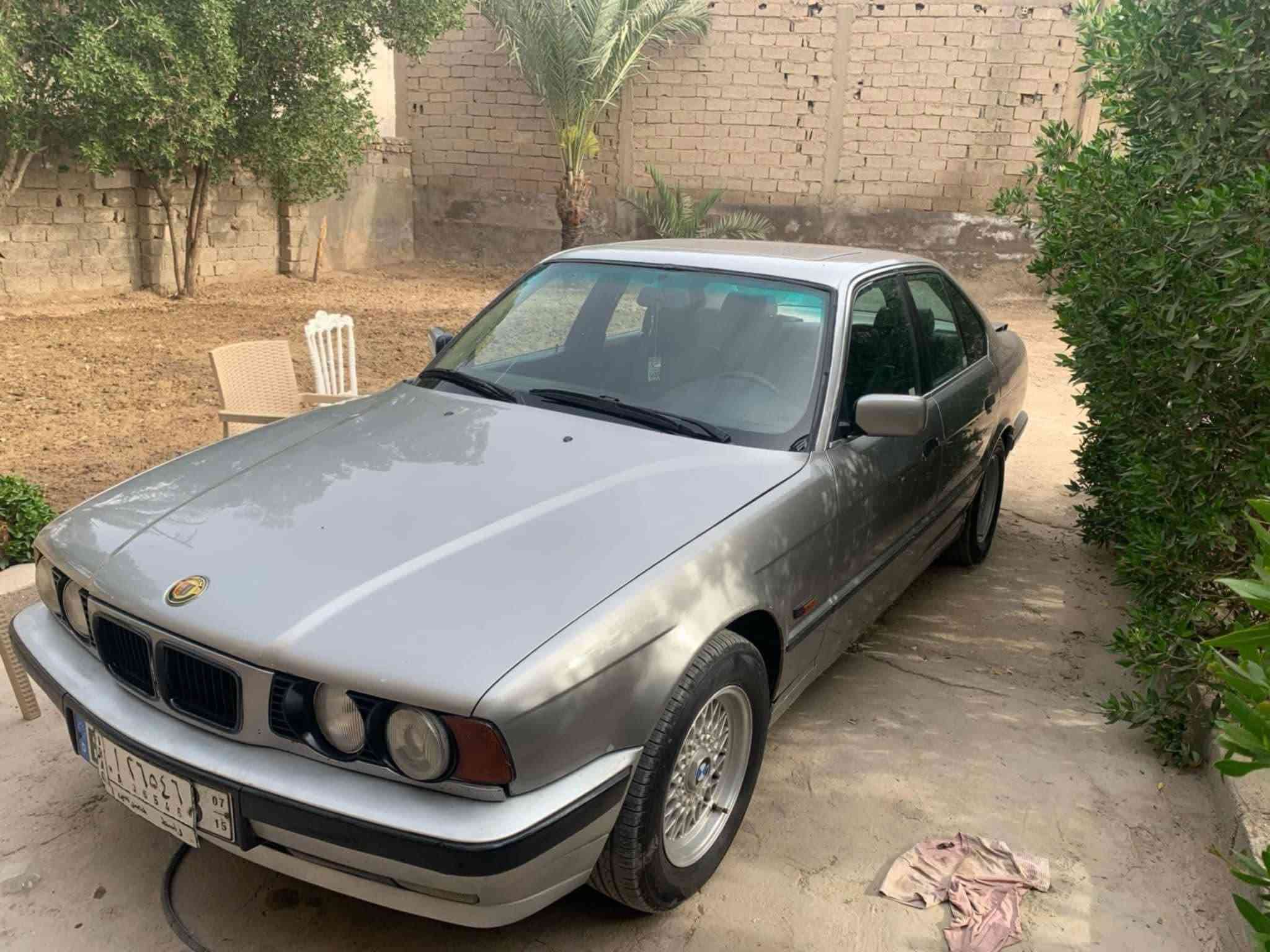 سلام عليكم شباب بي ام للبيع مكفوله من الحادث والضربه رقم واسط عندي وكاله عامه الي حق التحويل تجي تاخذ السياره وين مايعجبك احولك مشروع وطني السعر 55 وبيها   او المراوس بتكسي  مكانه بصره مجال باقي التفاصيل خاص او الاتصال على الخط بي واتساب ***********
