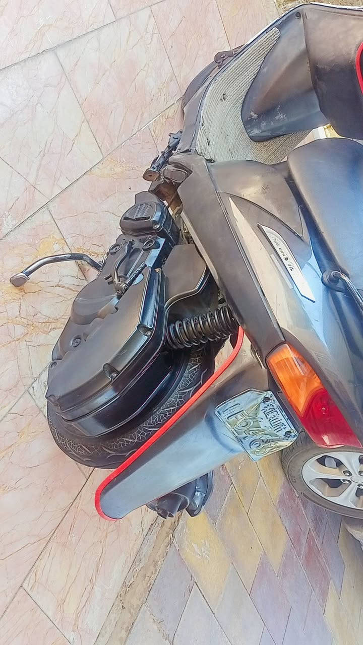 سلام عليكم.موطور سوزوكي للبيع.موطور بعده زيرو ما ممدوده عليه صبانه بعده على وضع الشركه.تايرات جدد.موطور ما ناقص اي شي.لسعر 400وبيه مجال مكاني الفلوجه الصقلاويه .الرقم او واتساب ***********
