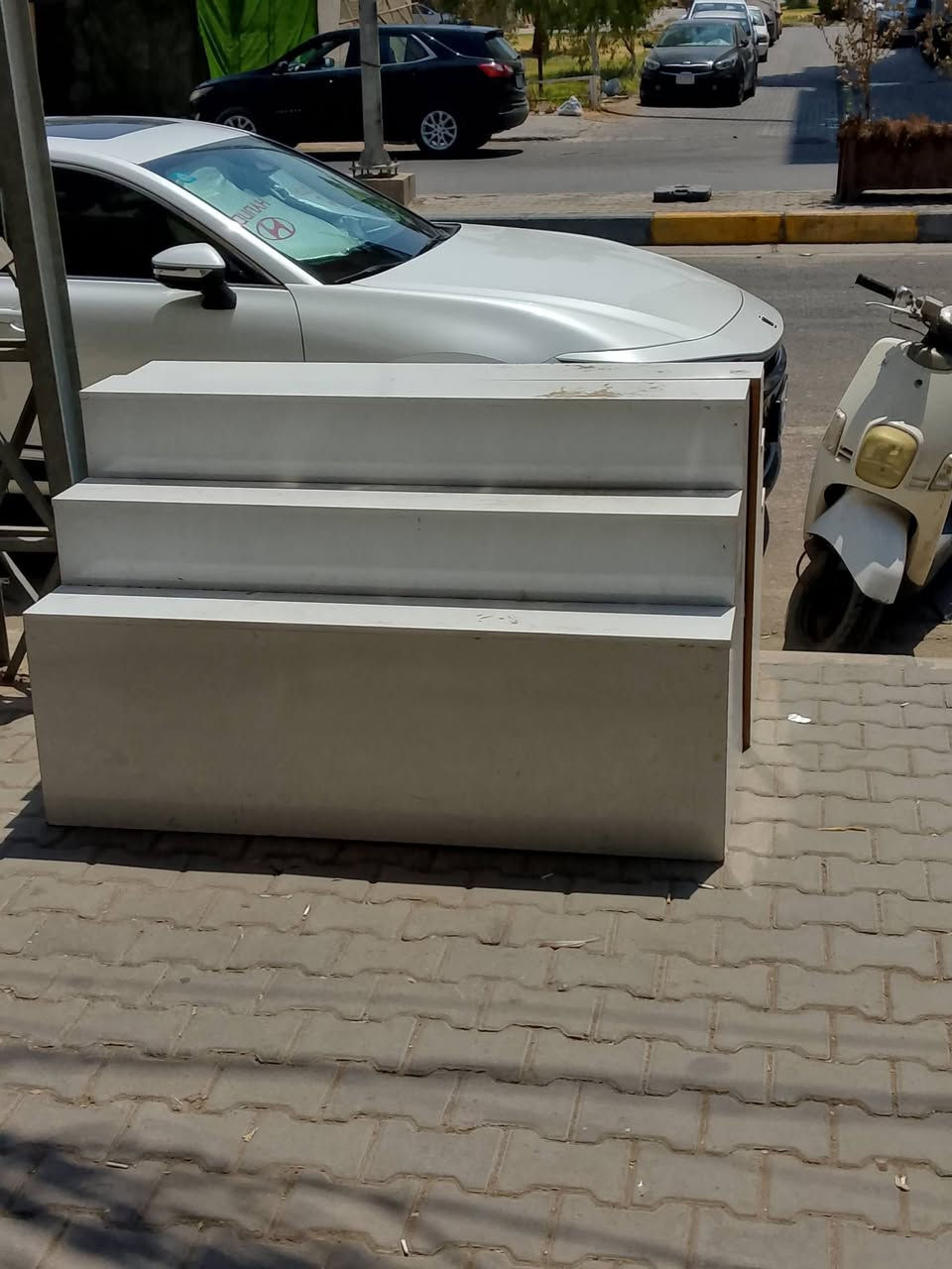 فاترينات 14قطعه +3ميز +مدرجات عدد2 سعر مناسب
***********واتس
