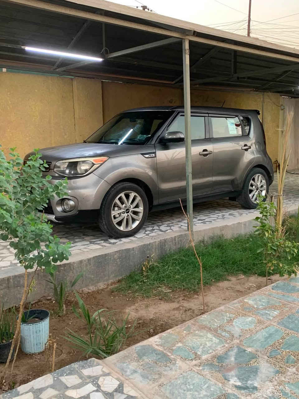 السلام عليكم
كيا صول موديل 17 وارد امريكي حادثه جاملغ خلفي بدون دواخل بدون ايرباك السياره جديدة ماشية 64 جاهزة من كلشي تخم تاير باتري كير محرك كلة جديد السعر 98 وبيه مجال بصيط مكاني بغداد مكلف بل نشر اتصل على صاحب الرقم ***********
