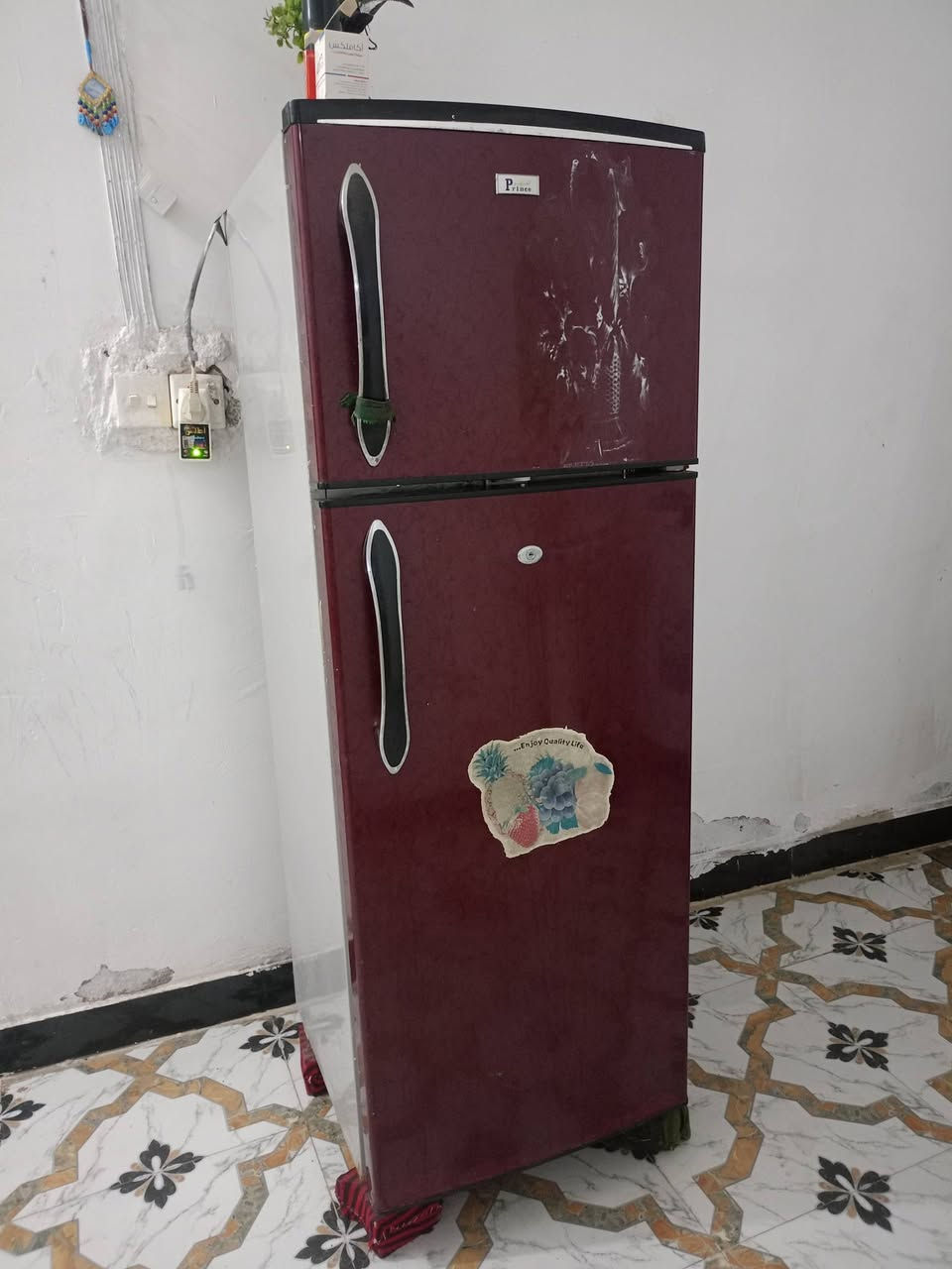 سلام عليكم ثلاجة للبيع نظيفة رقم الهاتف ***********
