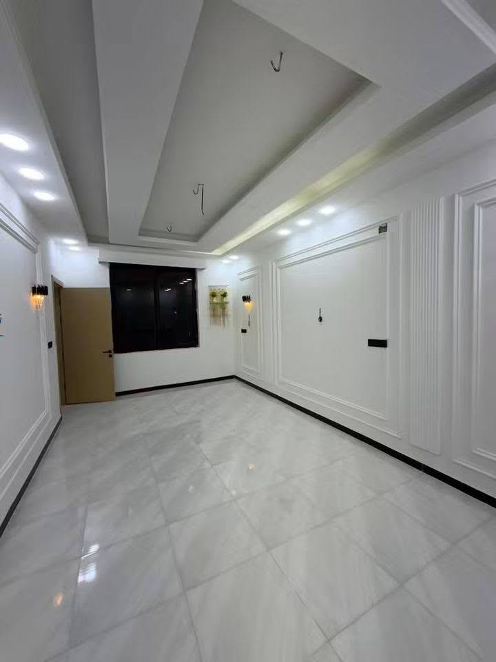 بيت للبيع في حي الجامعة مجمع حيدر حجي هندي الزوم الأول المساحه ٢٠٠ متر كلش حلو وجاهز على ا خر شني *********** واتساب موجود
