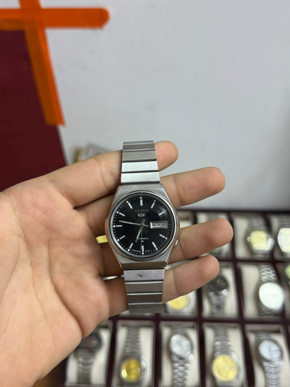 مجموعه ساعات
كل قطعه وسعرها دزلي صوره الساعه خاص يندزلك سعرها

للحجز والاستفسار يرجى مراسلتنا خاص او على الرقم الاتي
***********

