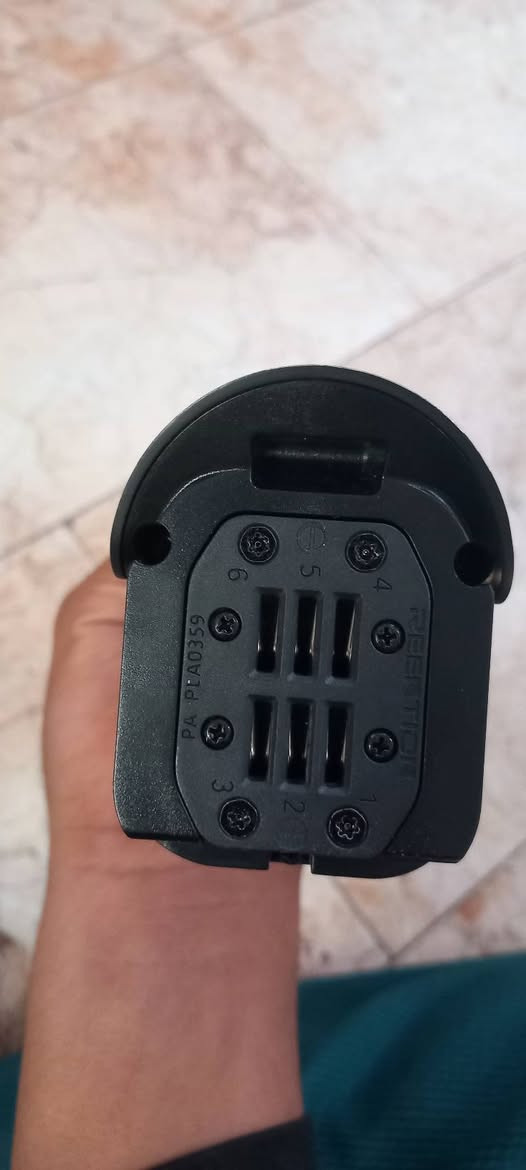 بطاريه لليثيوم اصليه
36V. 9800A حقيقي 
يوجد بداخلها 40 خليه الخليه الواحده قيمتها 2450mA
والامبيريه حقيقيه 100% 
السعر 100 الف
للتواصل ***********
