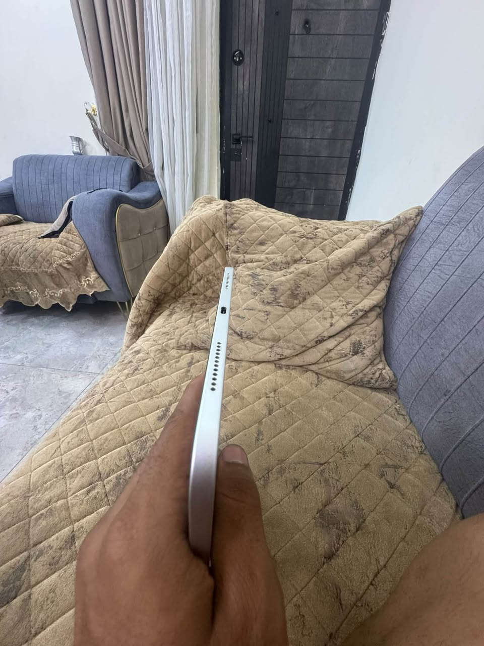 السلام عليكم ايباد10 نضيف كلش استعمال اقل الشهرين بي عواج بصيط وممثر ذاكره٦٤ كارتوتنه وشاحنته الاصليه ويا السعر٤٠٠ للسفتسار***********
