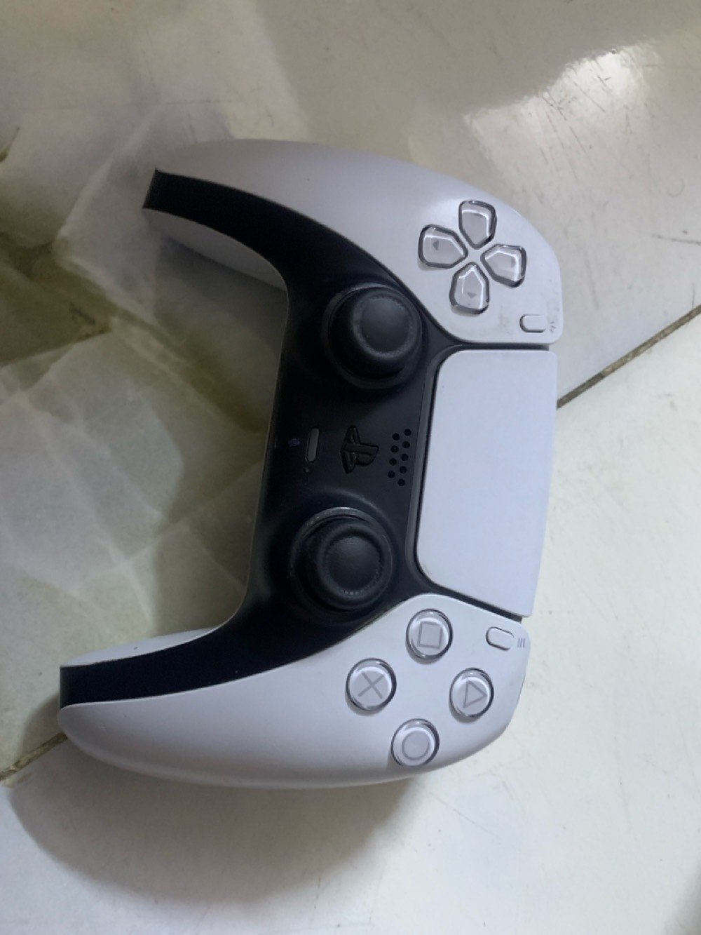ps5 وارد اوروبي هولندا ما مفتوح لا صيانه ولا تنضيف ويا لعبه اله الحرب راغناروك وحستب بي هاي الالعاب يدات ٢ وشاحنتها وياها للتواصل  بيع مستعجل ***********بي مجال السعر