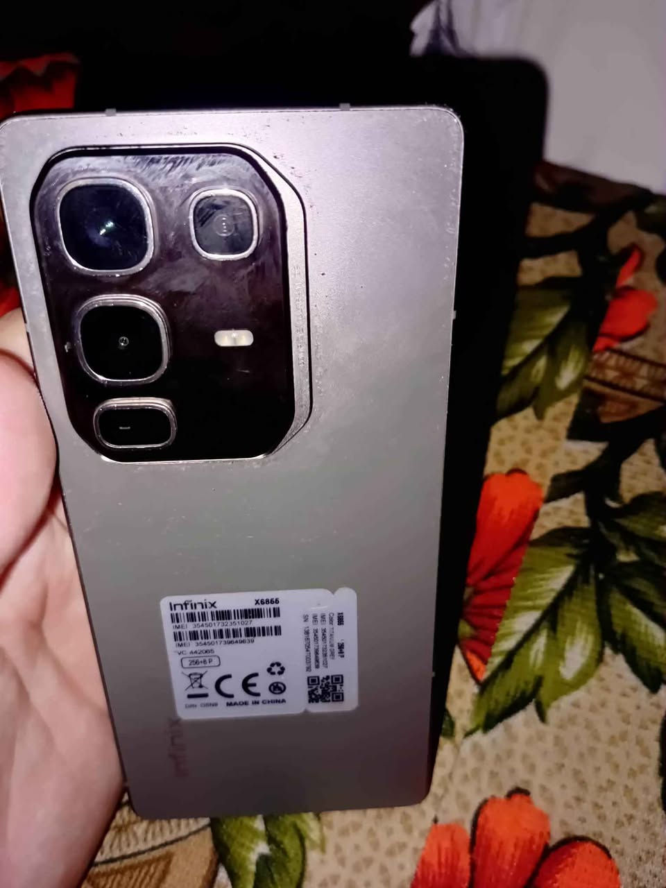 سلام عليكم جهاز Infinix NOTE 50 Pro
جهاز نضيف ومداخل صيانة ابد بس لل امانه الضهر بي طبع مال كفر يعني لون الكفر طابع يعني ندبات صغيره كلش مثل مواضح بل صوره . وهاي موصفاته
الشاشة: AMOLED مقاس 6.78 بوصة بدقة FHD+، وتدعم معدل تحديث 144 هرتز وسطوعاً يصل إلى 1300 شمعة
.الأداء: يعمل بمعالج MediaTek Helio G100 Ultimate (6 نانومتر)،
 مع ذاكرة رام تصل إلى 12 جيجابايت وتخزين 256 جيجابايت، ونظام Android 15.التصوير: كاميرا خلفية أساسية 50 ميجابكسل تدعم التثبيت البصري (OIS)، مع كاميرا سيلفي 32 ميجابكسل.
الطاقة: بطارية بسعة تصل إلى 5500 مللي أمبير، تدعم شحناً سريعاً بقوة 90 واط، مع ميزة الشحن اللاسلكي.الإضافات: مقاومة للماء والغبار (IP64)، صوت ستريو من JBL، وتصميم إضاءة تفاعلية. 
كامل ملحقات 
السعر 275 وبي مجال 
العنوان بغداد جديده 
*********** واتساب موجود بغداد, العراق
