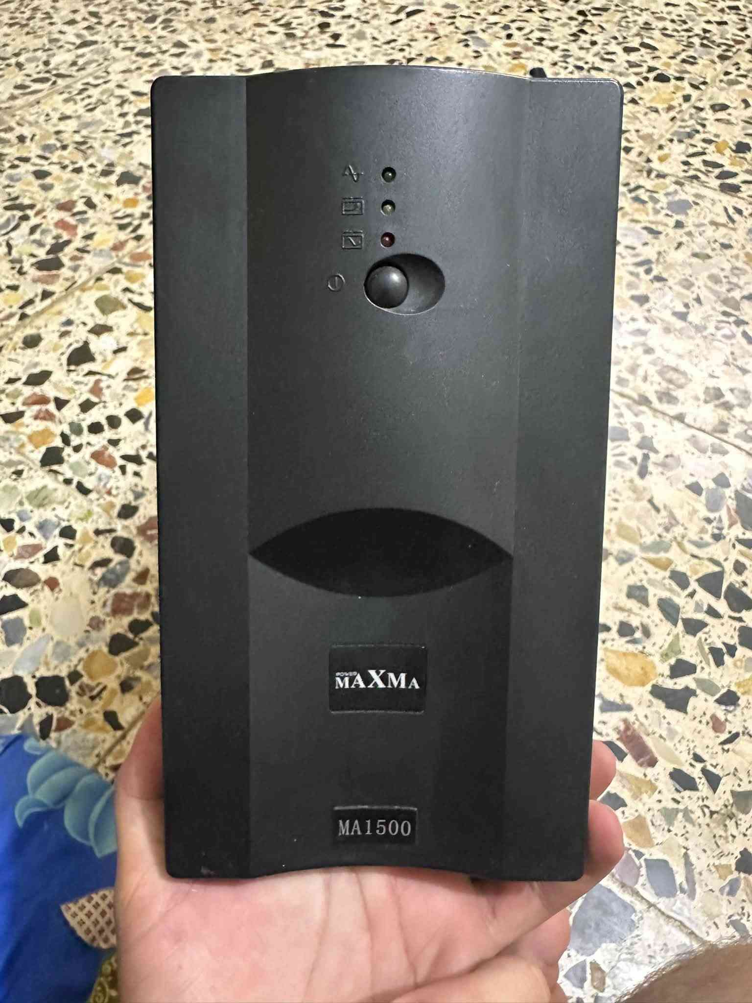 سلام عليكم حبايب قلبي 
   عراض كامله بنكات بلوجكترات كامرات سستم كامل 
   كلمن وسعره الشراي يتصل. وبالخدمه وكلها شغاله. 
يوبي اس شحن 6 ساعات. حبايبي. المو شراي لايتصل رجائن 
***********
