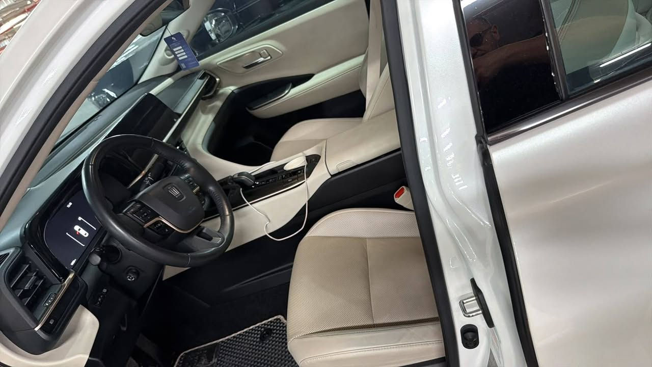 للبيع Toyota Crown Majesta 2023 Hybrid – Full Option.  رقم تلفون***********
تويوتا كراون ماجيستا 2023 – شركة SAS
لون أبيض × أسود، ماشية فقط 17,000 كم، بحالة ممتازة ومواصفات عالية جداً.

* محرك 2.5 لتر Hybrid
* قوة 345 حصان
* Full Option
* أنظمة قيادة ومساعدة متكاملة
* رادار
* كاميرات 360°
* Head-Up Display (HUD)
* نظام صوت JBL
* سقف بانوراما
* أبواب شفط Soft Close
* كراسي جلد كهربائية
* تبريد وتدفئة للكراسي
* ذاكرة للكراسي
* بردة خلفية كهربائية
* دخول وتشغيل ذكي
* PPF كامل للسيارة
* درع حماية للجام الأمامي
* UV للجامات
* ضمان وكالة 8 سنوات
* صيانة مجانية لمدة سنتين
* الممشى 17,000 كم فقط

السيارة نظيفة جداً ومحافظة ومجهزة بحماية كاملة، ولا تحتاج أي مصاريف إضافية.

Toyota Crown Majesta 2023 | 2.5 Hybrid | 345 HP | Full Option | SASج
