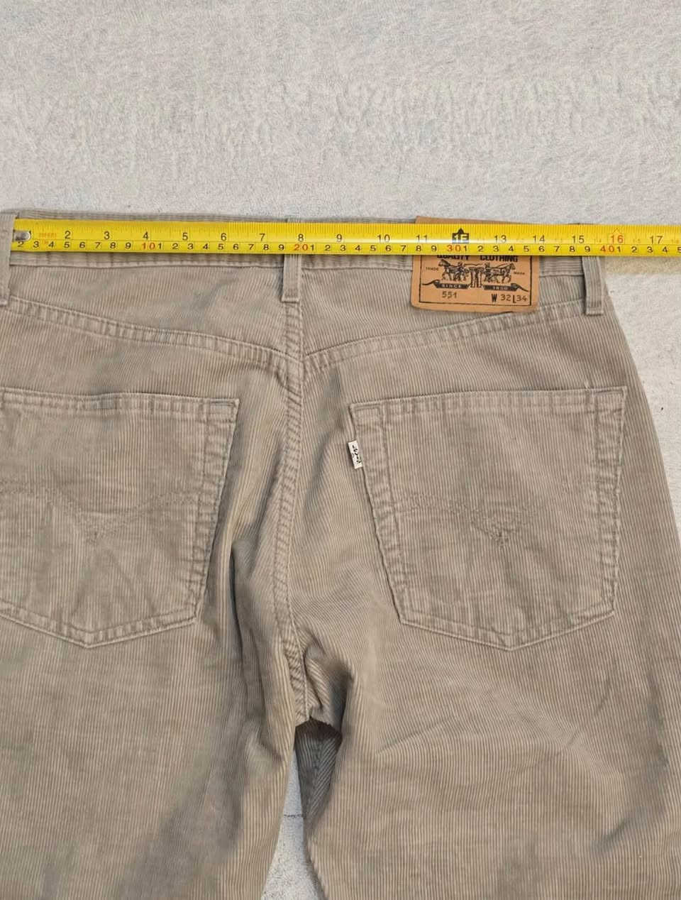 بنطلون مخمل مضلع قديفة كلاسيكي من انتاج شركة Levis
القياس 32 
طول 114
السعر 25 
النظافة 100%
للحجز خاص او واتس اب ***********
