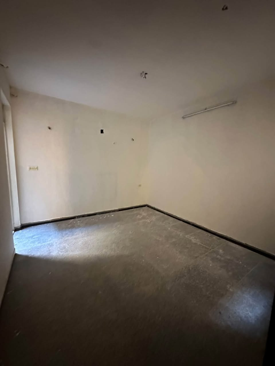 � للإيجار في السيدية

📐 المساحة: 125 متر
🚪 مدخلين
🛏️ 3 غرف نوم
🛋️ صالة
🍳 مطبخ
🚿 خدمات صحية

📍 الموقع: السيدية – الظباط

✨ العقار يُسلّم جاهز ومصبوغ

💰 الإيجار: مليون و250 ألف قفل 🔒 

📞 للاستفسار والتواصل:***********
