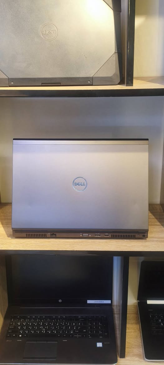 سلام عليكم 
حاسبات قاعة للبيع 
نوع الحاسبات لابتوب من نوع dell و hp 
10 قطع 
مواصفات 
Cpu ci7 جيل رابع 
Gpu 2 Gb nvidia qwadro *7
Gpu 4 Gb nvidia qwadro *3
Ram 8 Gb ddr3 
Hard 256 ssd 
Scren size 15.6 كم قطعة حجم 17
مع شاشات حجم 24 
60 hz نوع dell و hp و lenovo 
10 قطع 
الي يريد يتواصل وياية *********** واتساب
