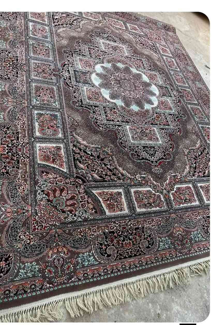 کاشانی ئەسڵە ۷۰۰شانە ێرانی دەرە جەبەیەک دوو دانەی قیاس دوونیو بەسێ  هیچ کێشەی نیەپاکو بێعەیبە شوین کلار هەر  کەس  دیکرێ  چات  بکات
