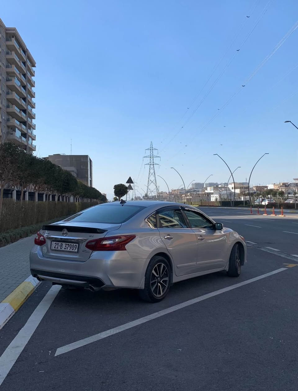 altima 2018  s special 
نیسان ئالتیمای ٢٠١٨ی مواسەفات s سپیشڵ رەنگی سلڤەر
ئەم سەیارەیە یەکێکە  ئالتیما تەیبەتەکان کە هۆگی پشتی هەیە شەریکەیە 💯
لە هیچی کەم نیە کامل گاعی و بەرگی سوکان سەر داژبوول و بەرگی کوشن مەزبووتە
بە نسبەت بۆیاخ تەنها یەک پارچە بۆیاخی هەیە بۆنیتەکەی بە بێ ناو و تەنانەت ئێرباگیشی نەتەقیەوە 💯
تەنها ١٠٢.٠٠٠ هەزار کم رۆشتووە 💯
هەر کە کریومە بەرادی خاریجیم بۆ دانەوە کە گێری گەرمی نەبینیوە 💯 
گێر و مەکینە بەشەرت نەکراوەتەوە 💯
مواسەفات :
شەغال
شاشە گەورە
کامل تەحەکوماتی سەر سوکان
ویلی کەپە زۆر نابێ بۆی بەسراوە
کوشن کارەبایە
 مۆدی لێخورین ( normal w sport )
بەسمەیە و دوودەرگا بەسمەیە
سنوق کۆنترۆلە
کامل لید و بلاجیکتۆری سپی لەسەرە 
رادارە بەس ئیش ناکا 
چوار جام کارەبایە 
زۆر مواسەفاتی کە ...
سەنەوی و هەموو شتێکی تازەیە تا ٢٠٣١ 💯
تەحویل و غەرامە بەشرت 💯
نرخ : 122🔒  
رەقەم شانسی : 1N4AL3AP6JC289450
*********** السليمانية, العراق
