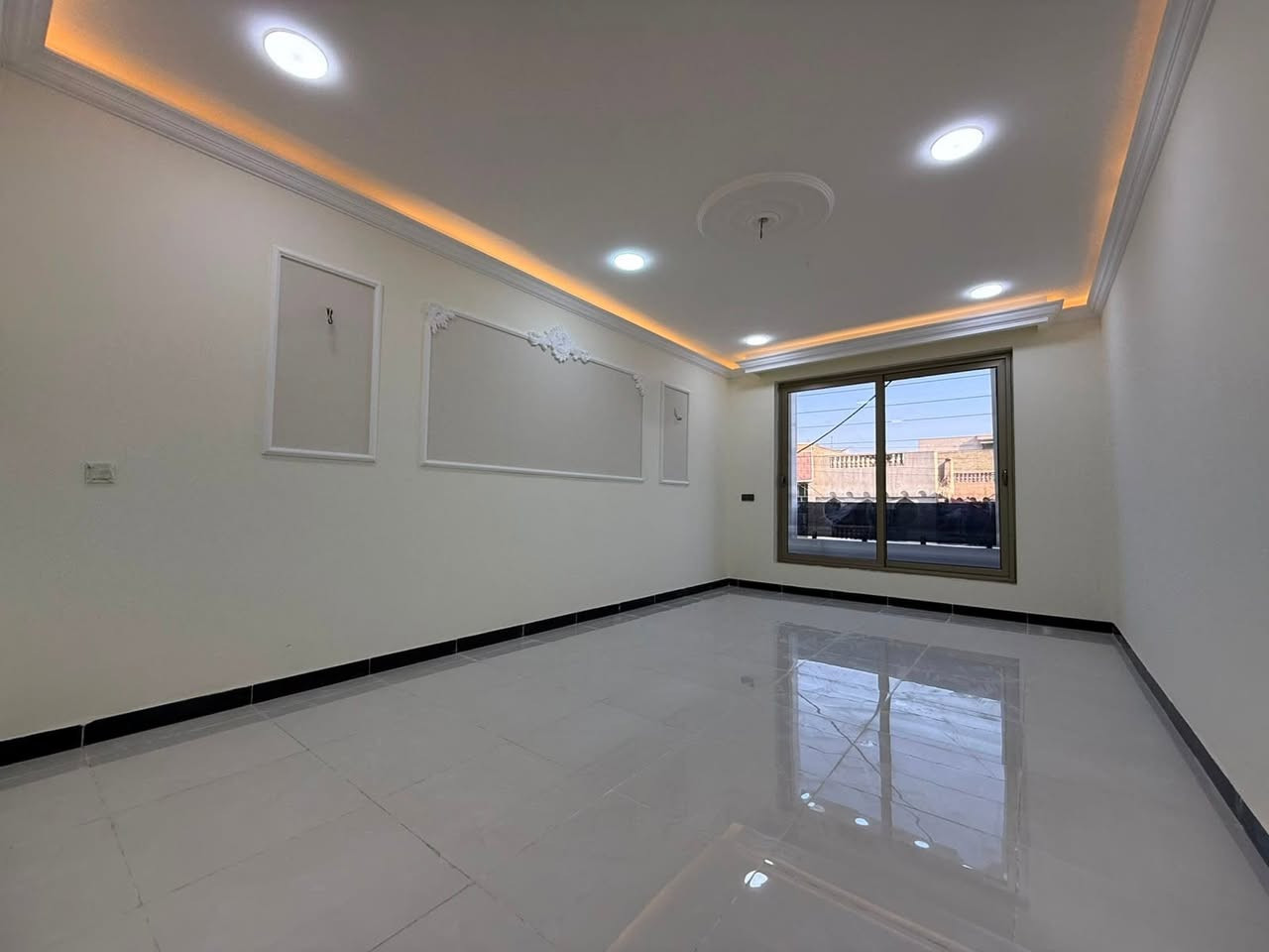 مشتمل 90 متر
بناء 2026
مدخلين 
3 غرف نوم 
خدمات عدد 3
العنوان المشتمل
الشعب / شارع الاسواق المركزي 
خلف مطعم ميامي
السعر 290 وبي مجال
~~~~~~~~~~~~~~~~~~
للاستفسار 
مكتب الفرات للعقار 
شارع نادي النفط
مقابيل لحوم ابو سجاد او فلافل الطيبً
*********** ابو رحمه
