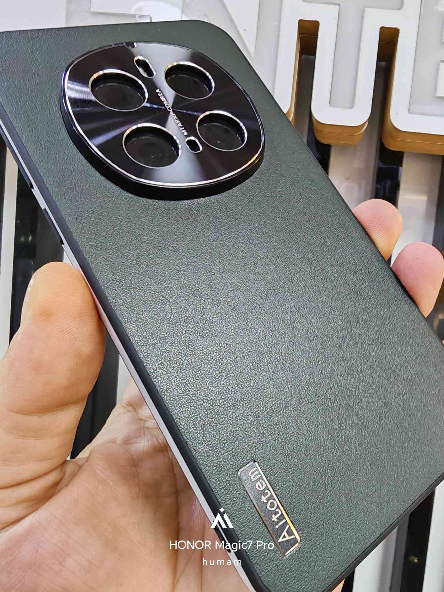 Honor magic 8 pro 
Honor magic 7 pro 
Honor magic 6 pro 
Honor magic 5 pro 
Honor magic 4 pro 
Huawei P40 pro 
Huawei P60 pro 
Huawei Mate 40 pro 
Huawei Mate 50 pro 
Huawei nova 13 pro 
Huawei nova 14
Huawei nova 14 pro
Xiaomi 13 Ultra 
 كفر Aitotem الفاخر – مزيج الأناقة والقوة 💙
✨ تصميم يجمع بين الطابع الرسمي الأنيق والروح الرياضية الجريئة
✨ خامات فاخرة عالية الجودة تدوم طويلًا
✨ حواف مستقيمة خاصة مقاومة للصدمات والسقوط
🎨 متوفر بألوان متعددة:
🖤 الأسود الهادئ | 💚 الأخضر الصيفي | 🧡 البرتقالي | 💙 الأزرق الكحلي
📱 يناسب هواتف HONOR وHUAWEI الفاخرة
جمال يليق بهاتفك، وحماية تدوم معه
توجد خدمة توصيل لكافة المحافظات للاستفسار مراسلة البيج هواوي سنترنجف/Huawei Center NAJAF  او ع الرقم واتساب *********** او زورنا في موقعنا النجف شارع الغدير فرات من جهة حي الغدير مقابل شركة الريان للصرافة

نص مكتوب في الصور:
- 适用荣耀 Magic7系列
- 高端素皮壳
- 莫仕坦
- 美仕坦 夏日胡杨 美过裸机 自带镜头圈
- 美仕坦 丹霞橙 美 过 裸 机 自带镜头圈
- 美仕坦
- 秋日胡杨
- 美 过 裸 机
- 自带镜头圈
- HONOR Magic7 Pro
- humam
- AI