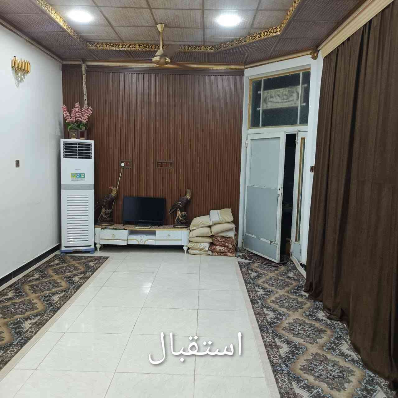 سلام عليكم بيت مساحه155 
موقعه بناصريه زاويه الثانيه 
الواجه 9ونص عدد الغرف4
السعر 180مليون بي مجال
رقم ***********
