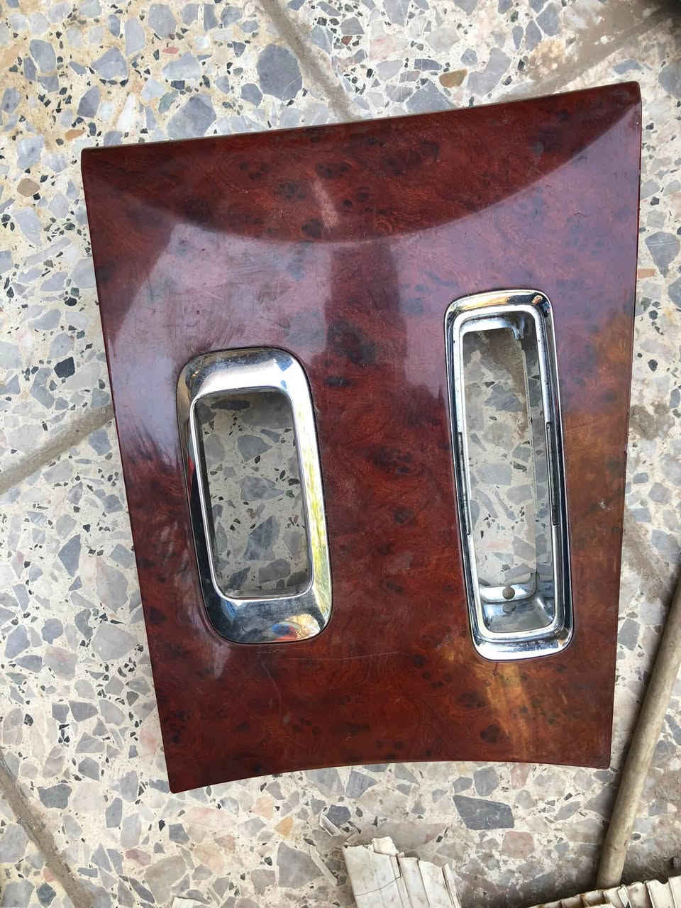 ابواب  امامية وخلفيه بصف السايق بيهن ضرر بسيط بلاديات مال حدث من امريكة وصندوك نظيف بدون ظرر مصبوغ من امريكة  وغراض كم شغله الي تفيده ***********
