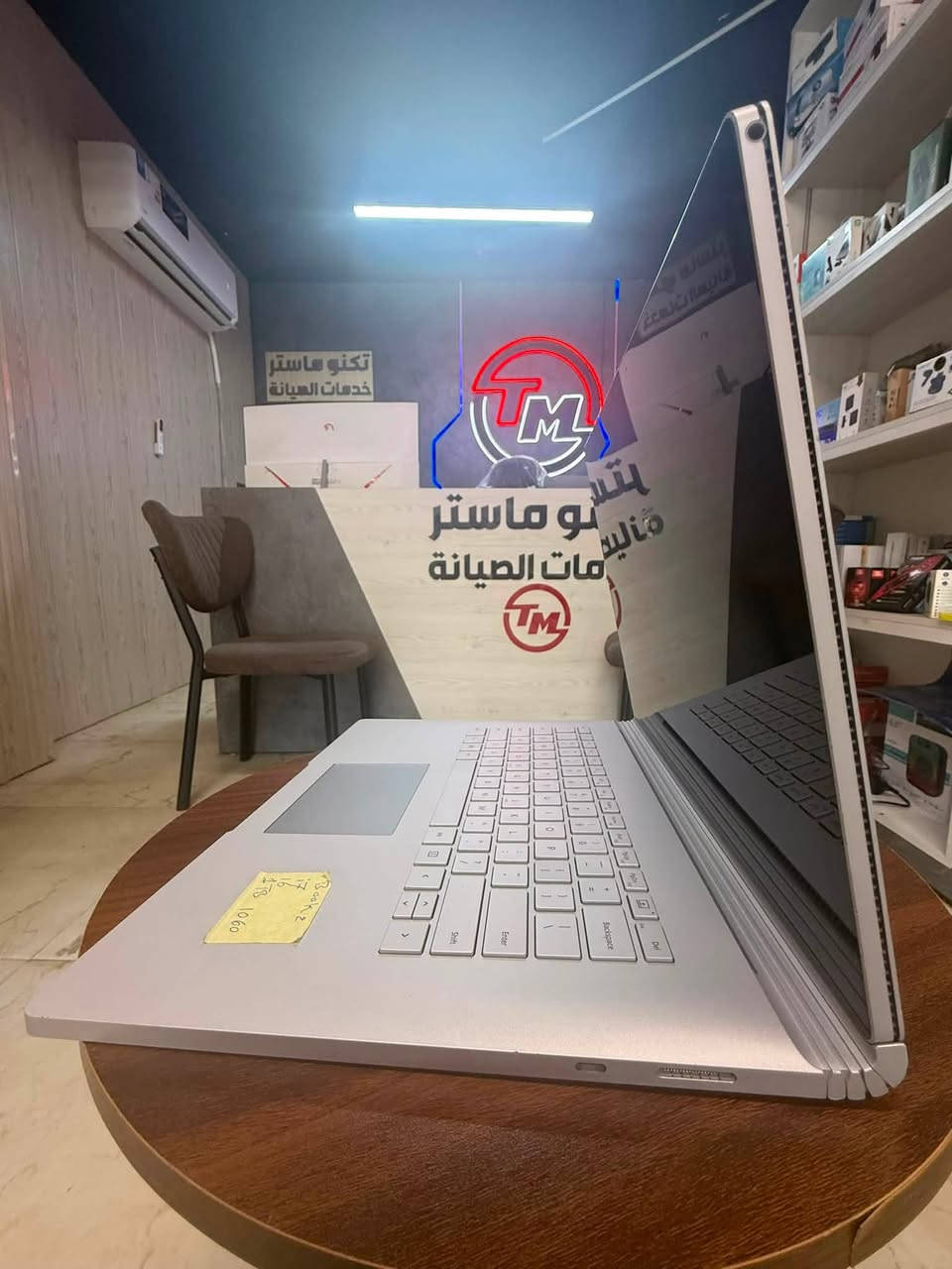 لابتوب ١٥ انج للالعاب وتقدر تفصله  🤔
من شركة  مايكروسوفت وهو جهاز المايكروسوفت سيرفس بوك ٢   مشحون فقط 87 مرة🔥

👨‍💻معالج كور اي سفن جيل سابع   i7-8650U

👨‍💻 رام (16 )كيكا بايت من نوع DDR3 بتردد 1866  MHz

👨‍💻 هارد ( 1TB) تيرا بايت من نوع

SSD M.2 Nvme Samsung من اغلى انواع الهاردات

👨‍💻 شاشة حجم (15) انج بدقة (3200x2100) (3.2k)

 👨‍💻 كرت شاشة خارجي GTX Nividia 1660 6 GB كيكا 

👨‍💻 كرت شاشة داخلي انتل 8 كيكا 

Intel UHD Graphics 620

🔋 مشحونة 87 مرة فقط  بنظافة عالية

⌨️ ياتي ببطارية بلكيبورد والتابلت يعني تونس دبل بطارية يمشيك لحد ال ٦ ساعات 

👨‍💻 كيبورد منفصل وضوئي مع امكانية اللمس بعشر اصابع والقلم ايضا 

👨‍💻 ياتي مع شاحنة102 واط والكيبورد وصندوق عادي لنقله بامان.

⭐️ مكتب تكنو ماستر يعني الثقة

📲 للتواصل ومعرفة الاسعار الاتصال على الارقام 

📞***********

📞 ***********

او التواصل على الماسنجر او الواتساب بلارقام اعلاه
