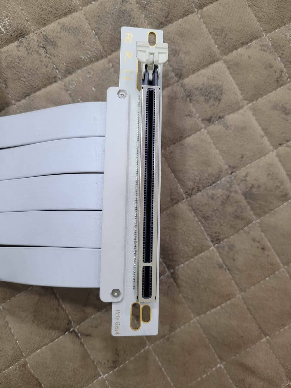 كيبل pcie جيل رابعة
علمود تخلي الكرت بالطول

السعر 20 الف

***********
بغداد الحميدية بغداد, العراق

نص مكتوب في الصور:
- ELY PC USED PC PARTS PCIe 4.0 RISER CABLE HIGH SPEED STABLE DURABLE PCIe 4.0 UP TO 16 GT/s (Backward Compatible) HIGH QUALITY Flexible & Durable Cable PERFECT FOR Vertical GPU Setup STABLE SIGNAL Low Loss Design SMOOTH CABLE FLEXIBILITY ELY PC USED TESTED TRUSTED BETTER CONNECTIONS HIGHER PERFORMANCE PCIe 4.0 16 GT/s PCIe 4.0 x16 (Universal) PERFECT FOR YOUR BUILD