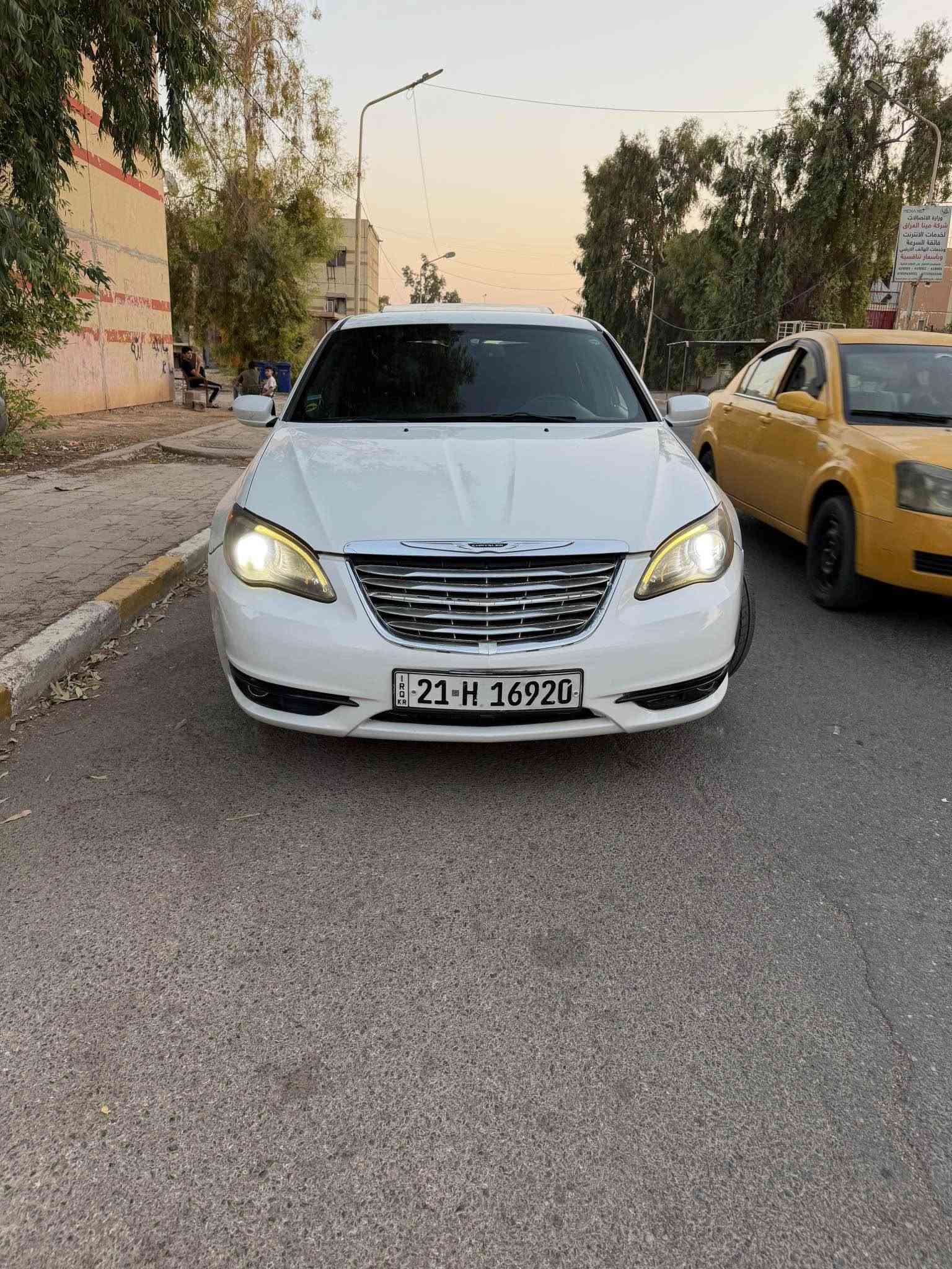 السلام عليكم
للبيع سي 200 موديل 12 فول فول وحد على وحد السياره حلوه وجاهزه كير ومكينه جدد حادثها باب اثنين بدون دواخل  مكينه حجم 6 سلندر سياره جديد بسمي بي تفتر بنزين ⛽️ السعر75 وبيها مجال المكان كركوك وسطي *********** كركوك, العراق
