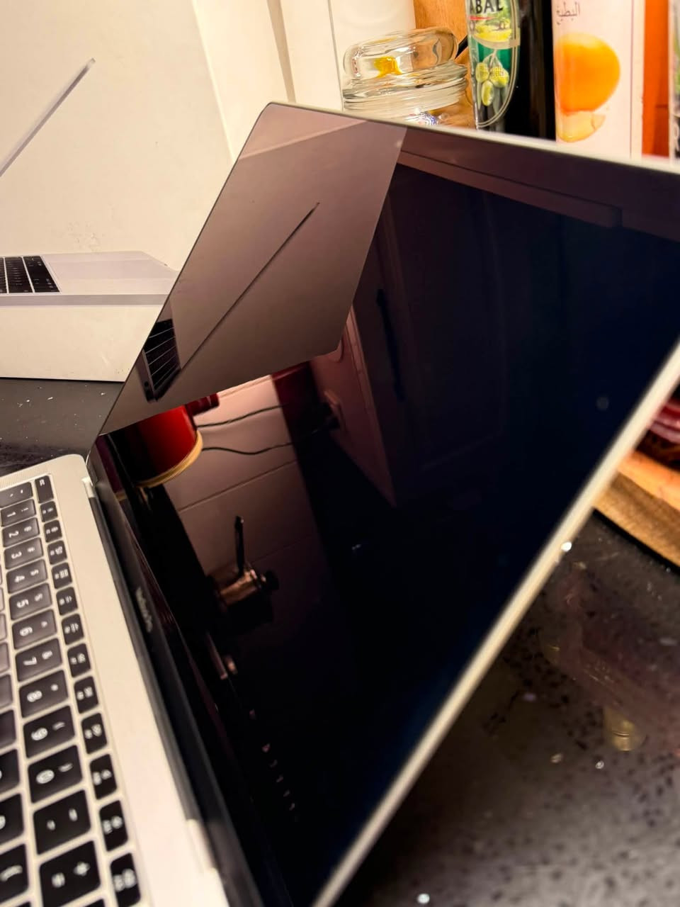 سلام عليكم
MacBook Pro 
13 inch
Ram 8. SSD 256 
نضافه الجهاز 95‎%‎
شاشه 2k retina
2 منافذ شحن usp-c
كامل ملحقات شاحن اصلي 
كارتونته الاصليه مطابق مع الايمي الجهاز 
بطاريه جديده مشحونه فقط 5 مرات تقريباً اتطول 6 الى 5 ساعات 
سعره 375 الف بي مجال بسيط 
مكاني بغداد البياع حي الشرطه شرطه الرابعه 
***********
