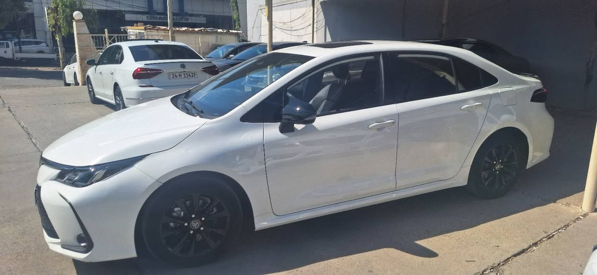 Corolla 2025 hybrid 
***********
بدون دعم صبغ
صيني شكل خليجي
هايبرد 
كير ومكينة شرط
سعر 167 و مجال
مكان دهوك

نص مكتوب في الصور:
- 24-FAST CARS
- FAST CARS