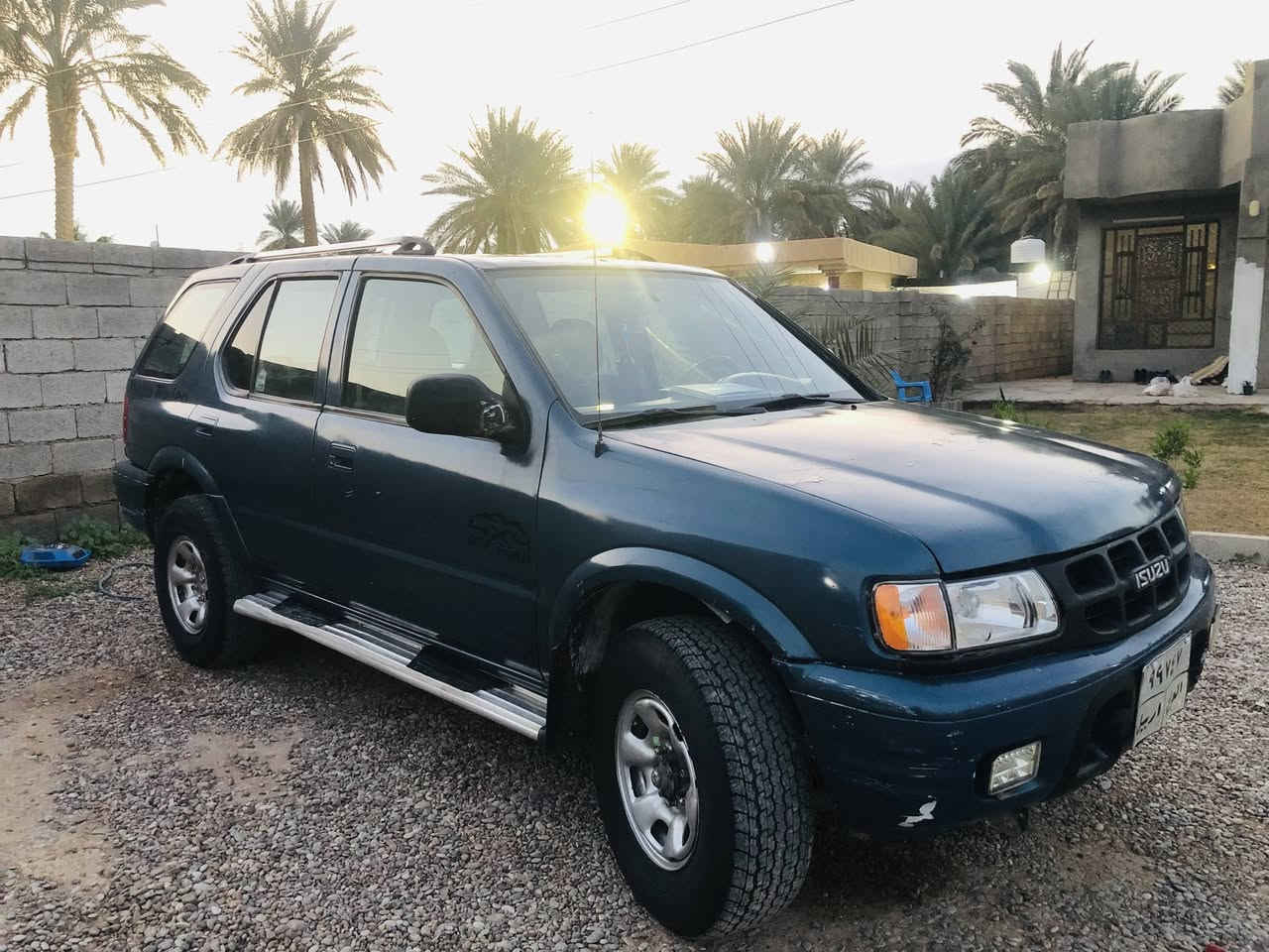 سلام عليكم ازوزه للبيع 2001 كير  محرك vvt 3000 مصبوغه عام السعر 40 وبيها مجال للاستفسار ***********
