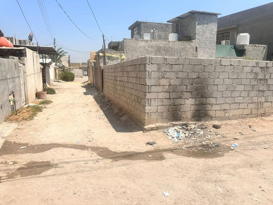 قطه ارض للبيع مساحة ١٧٠متر زراعي سند ٢٥  ع طريق العلويه شريفه قرب محطه الود البالبلي تبعد عن الشارع العام ١٠٠  متر القطعه ركن ع شارعين خدمات المي بوري بصف القطعه ساحبين صونتين والكهرباء محوله بصف القطعه للاستفسار اتصال ع الرقم ***********
