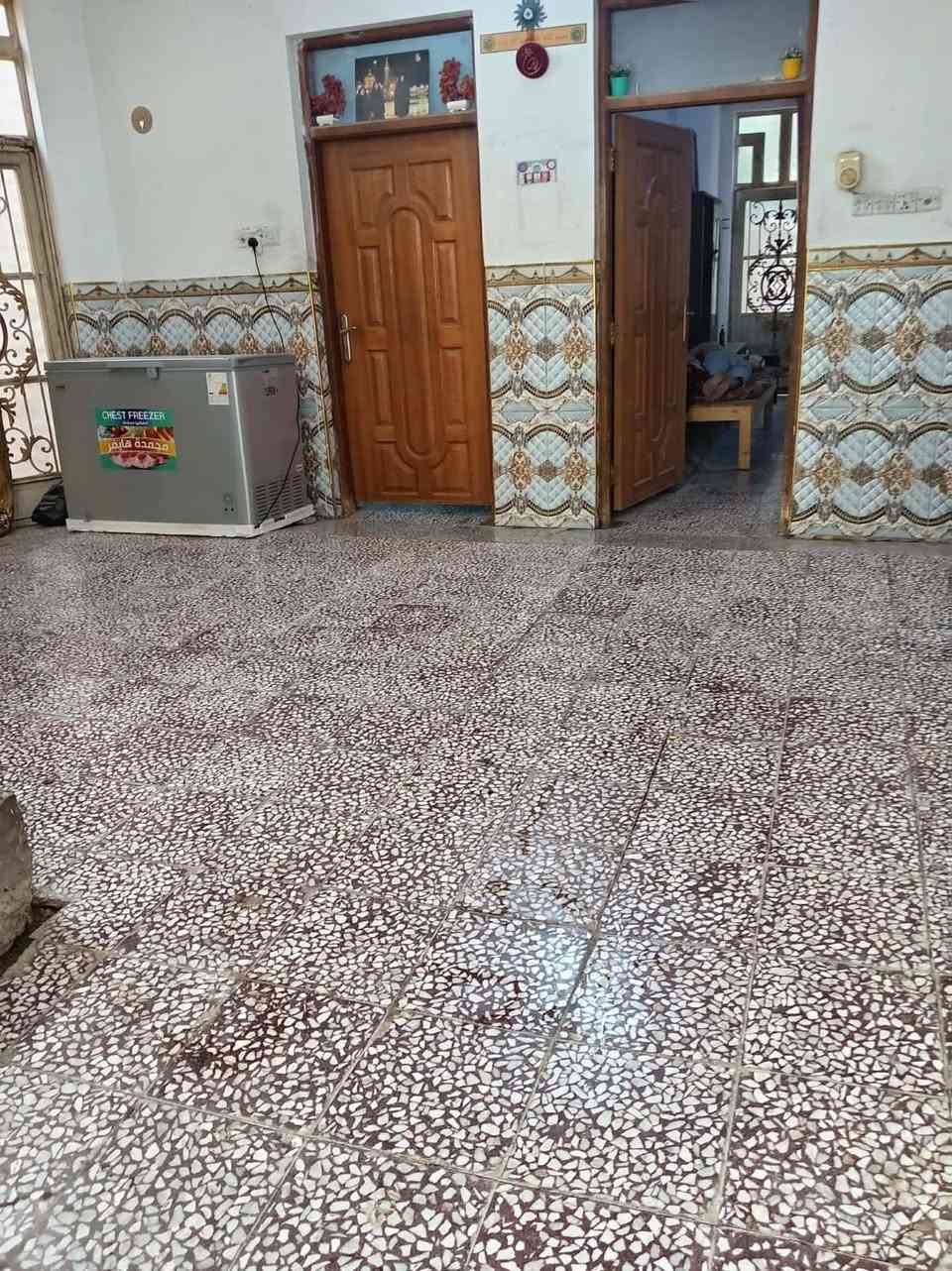 🏡 فرصة لا تعوض لامتلاك بيت بموقع مميز في الكوفة!
إذا تبحث عن بيت واسع وسعره مناسب، لا تضيع هالفرصة.

📍 الموقع: صف جناه الكوفة، بالفرع الثاني، بين شارع الفلل وشارع جنات الكوفة (طريق الزوار).

🔹 المساحة: 400 متر🔹 البناء: أساس وسقف صب كونكريت، طابوك جمهوري🔹 يتكون من:

غرفتين كبار

استقبال

صالة

مطبخ كبير

📄 السند: 25، مشمول بالتطويب وترقيم البلدية.

💰 السعر: 90 مليون دينار، وقابل للتفاوض بالمعقول مع الجادين.

📞 للاستفسار والتواصل:***********

البيت يستحق المعاينة، والجاد بالشراء يتواصل.
