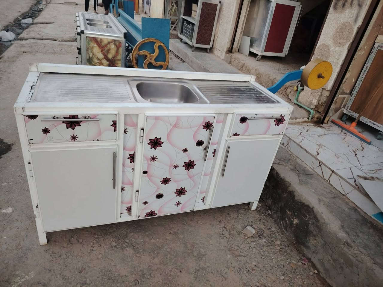كاونترات وسيناكي مستخدم نضيفات كلش البيع المكان عل شط يم فرع السيد غازي أو منطقة الكربلا ئي يم المسبح عفك الاستفسار اوتتصل *********** اوحتى العنده مراوس أو بيع چنه حاضرين
