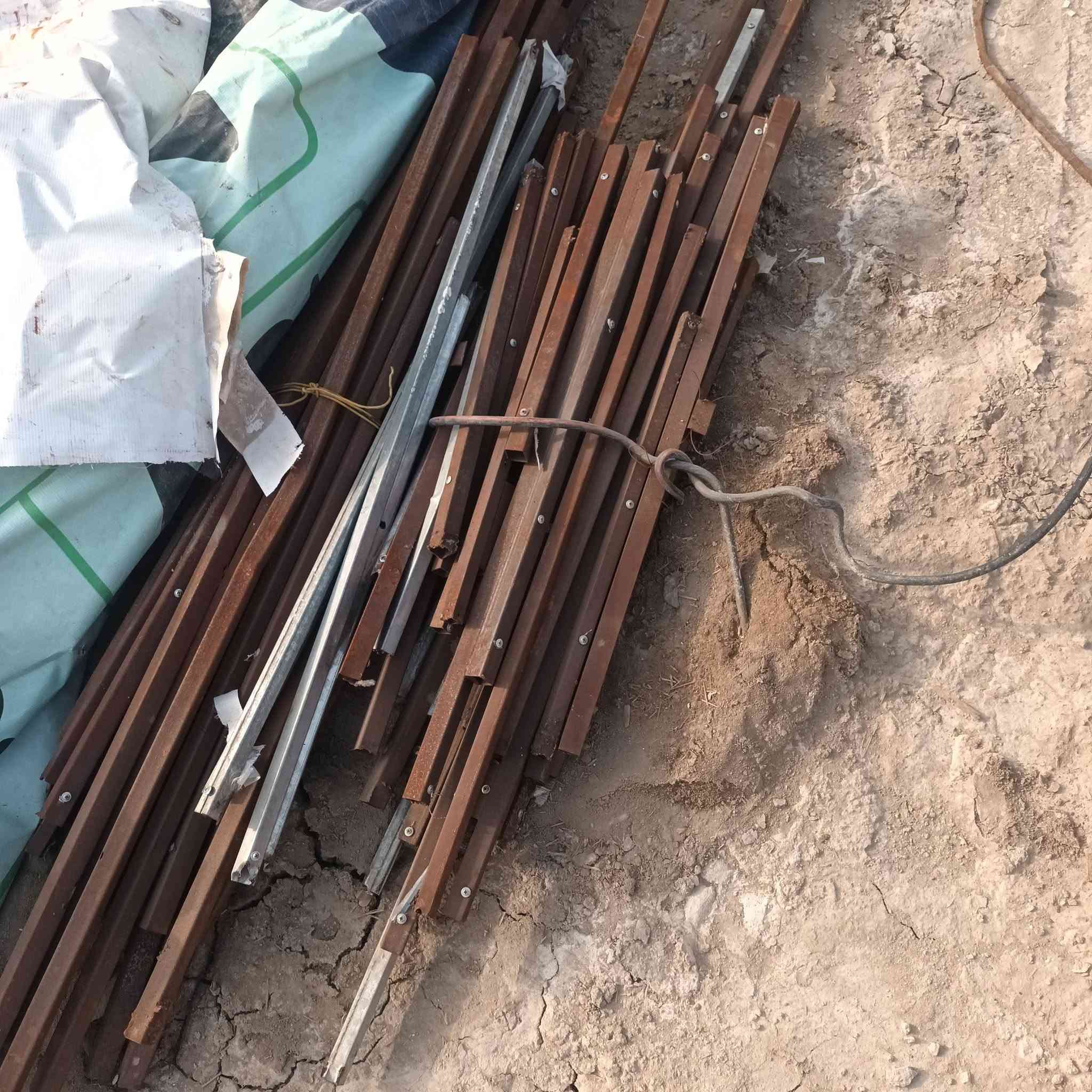 حديد شلع • دور الضباط • شياش طويلة