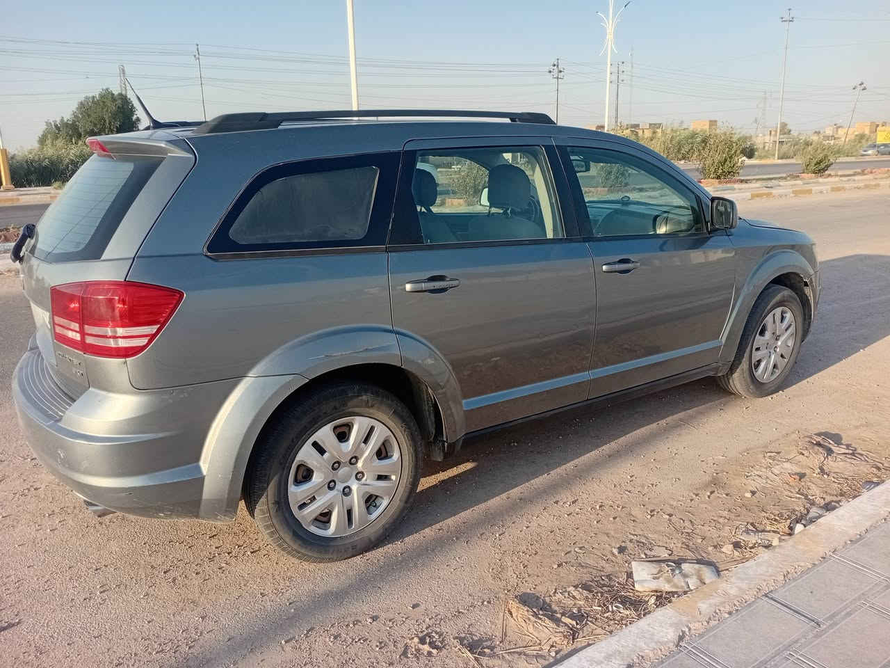 جورني ٢٠١٠ محرك ٦ سلندر فول تشغيل عن بعد فتحة سقف مثبت سرعه ماشية ١١١ الف وارد أمريكي ضربه جاملغ امامي مامبدل وعلى وضعه مثل ماواضح بالصور سنويه ٢٠٢٩ باسمي 
تبريد ٣ قطع السعر ٩٠ 
الاتصال ***********
