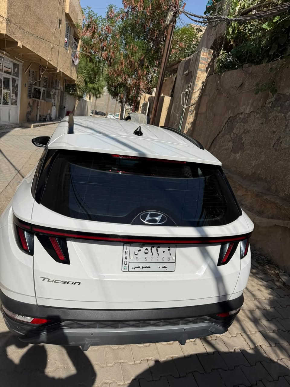 سلام عليكم سيارة توكسان موديل2024
كشنات كهرباء
مرب شفط
تبريد قطعتين
بردات خلفيه
حساسات امامي خلفي
ثلاث وضعيات قياده
ويل 19
السيارة خليجي مكفوله عدا اصبعين بارد بالجاملغ الامامي 
ماشيه 41 الف
سعر السيارة 192ورقه
مكاني بغداد الكاظمية
رقمي***********
السيارة جاهزه كل نقص مابيه ونضيفه على ايدي
