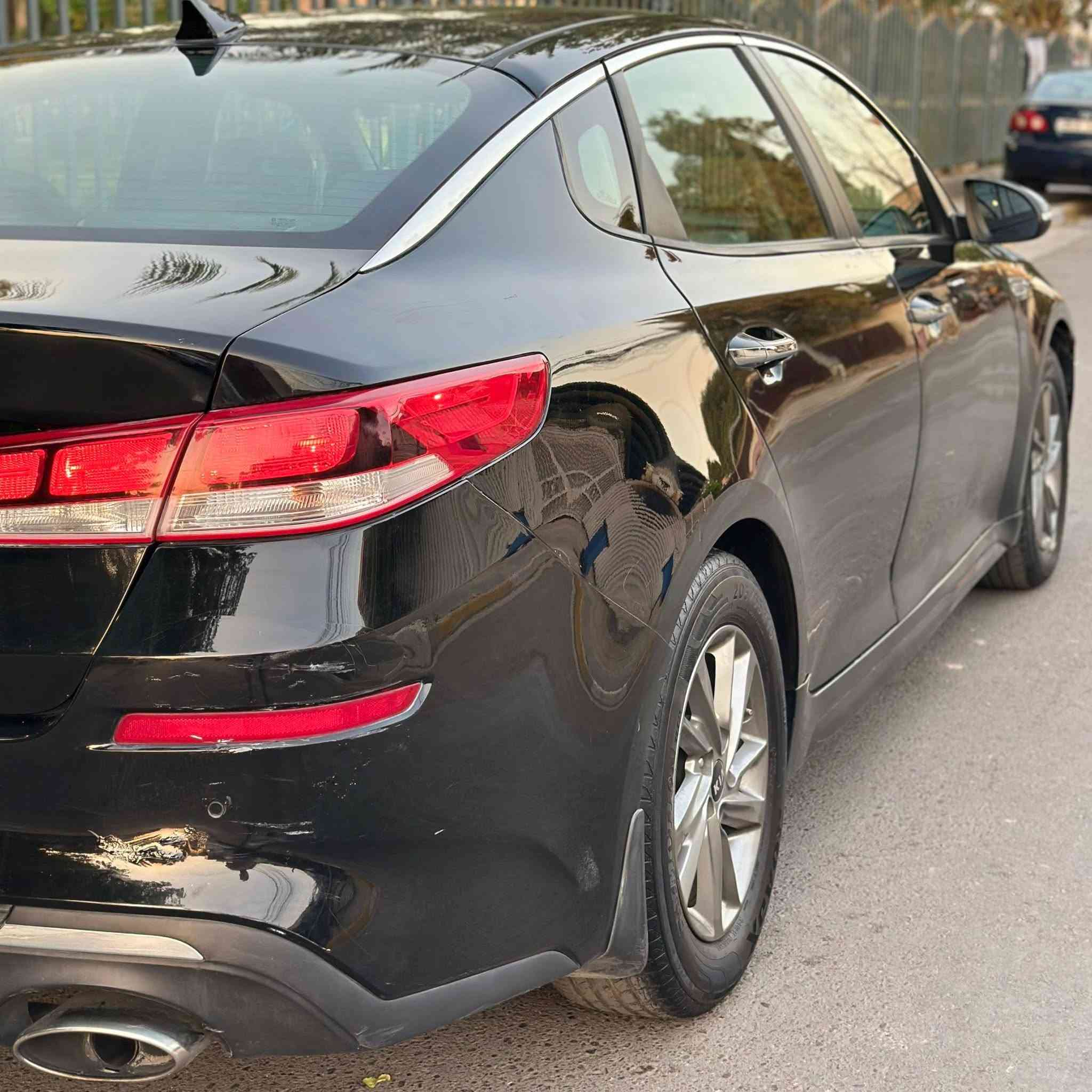 كيا اوبتما ( KIA OBTIMA) 2019 فئة FE
استخدام شخصي على أيد وحده ماشيه 90 الف mi
للبيع او مراوس ب كي فايف او كامري حديث 

الميكانيك 👨‍🔧⚙️
مكينه GDI 2400 كفاله من الفتح و التبخير و التنقيص ولا دوانز بشرط + كير بحاله الوكاله صيانه دوريه كل ٣٠ الف + تبريد ثلاجه + صدر امامي خلفي جديد السياره بدون نقص كامله من كل النواحي 

الضرر 🥊✖️
حادث امريكا فقط جاملغ و بنيد و حافة الباب صبغ جهة السكن لغد معمر فقط بدون شاصي باقي السياره مكفول من الصبغ والبارد 
بدون حالوب بدون جراد شرط الفحص 

المواصفات :
- فول تحكم ستيرن 
- شاشة كبيره تدعم نظام كار بلي 
- كشنات مخمل 
- سكن LED
- اشاير مري 
- رادار امامي
- ثلاث أنظمة قياده (ico-sport-comfort)
- نظام النقطه العمياء بلمري 
- أربعه حساس خلفي
- كامره خلفيه دواره 
- نظام تحديد مسار 
- نظام مانع انزلاق 
- نظام مثبت سرعه 
باقي المواصفات المعروفه 

مكاني بغداد - السيدية 
السعر 107 وبيه مجال بسيط 
للاتصال ***********
واتساب ***********
