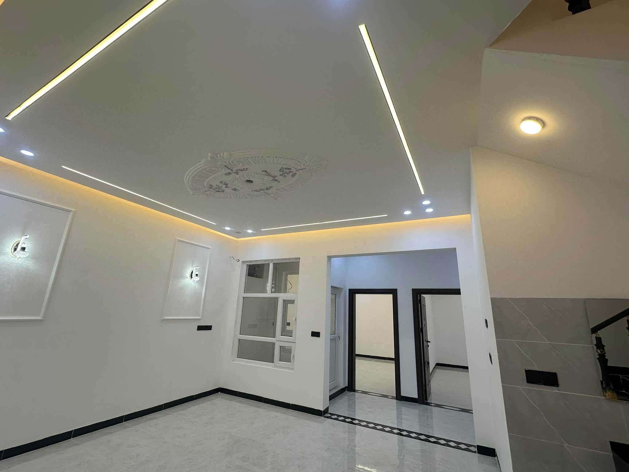 دار للبيع حي التصنيع مساحه 150 متر شارع 12 شغل البيت درجه اولا البيت سحب مغربي بورسلين 30*90 
للاستفسار ***********
للاستفسار ***********
