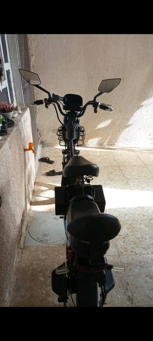 سلام عليكم بيع مستعجل 
5 بطاريات جدد صار شهر شديتهن 
دراجه بيها نقص بريك فقط شحنها 
40 كيلو تمشيك 
مكاني بغداد الشعب 
شراي يتصل سعر 
150 قفل 
***********
