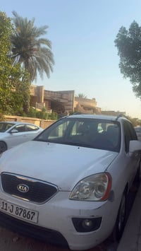 للبيع كيا كارينز 2012 **Kia Carens 2012** سيارة عائلية واسعة، مريحة وع...