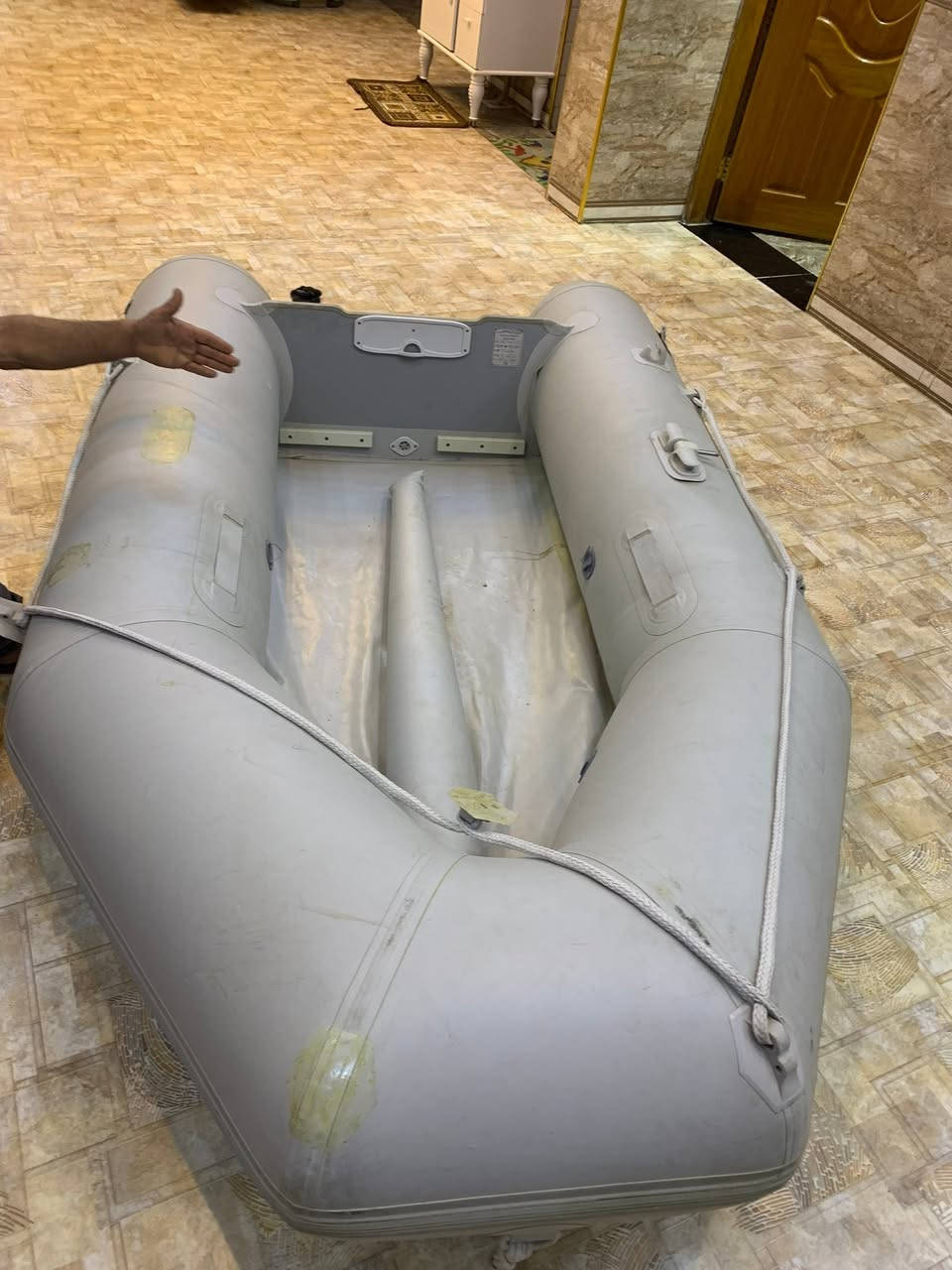 بلم البيع نفخ هوه او مكينته مكينته ع الباتري  تشتغل  نضيف سعره ٦٢٥مو التجاري الاصلي يعني وين مايعجبك اطلع بي  اوشوف سعره البلم وحده  ب ٧٥٠ او المكينه سعرها ٣٥٠ ***********
