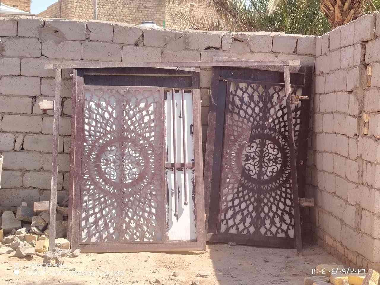 باب خارجي نضيف كلش للبيع ***********
