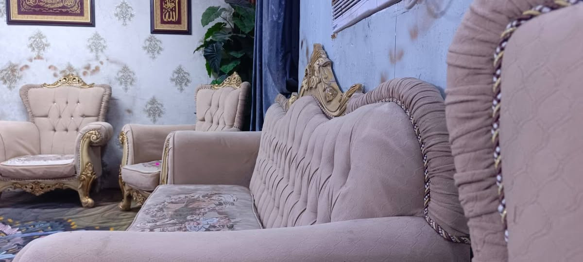 تخم زان 9 مقاعد نضيف جدا مابي ضرر 280 وبي مجال المكان الكاظمية للاتصال ***********

