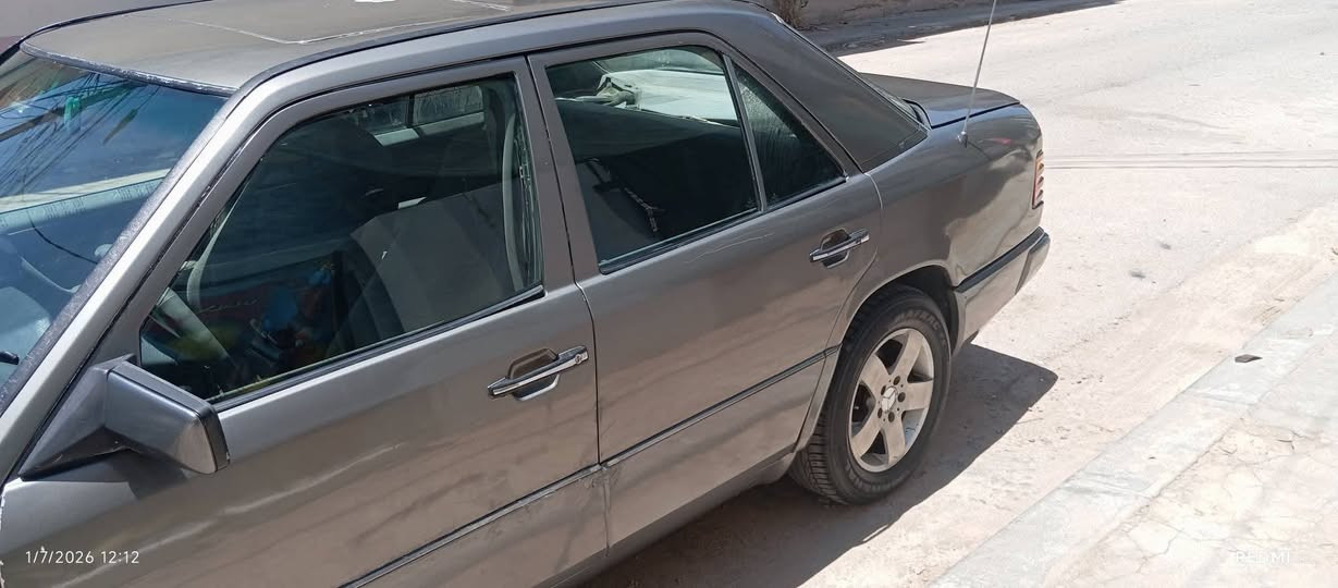 مارسدس موديل 91محور  محرك ياباني كهربائيات ومسجل ولايتات كامله وشغاله وتايرات وحدايديه نظيفات رقم كربلاء الدولي  بأسمي شرط التحويل المباشر سنويه غير نافذه سياره موجوده في النجف حي العداله السعر ٣٥ ورقه قفل
الملاحضات:-

١ـسياره غير مكفوله من الضربه والشواصي ابيع سويج اكفل فقط محرك وكير واصوليات تجي تشوفها وتقتنع بيها وتدلل

٢ـالتبريد عاطل غير شغال

٣ـالتواصل على رقم التلفون غير متواجد على الانترنيت

رقم التليفون ***********

مارسدس موديل 91محور  محرك ياباني كهربائيات ومسجل ولايتات كامله وشغاله وتايرات وحدايديه نظيفات رقم كربلاء الدولي  بأسمي شرط التحويل المباشر سنويه غير نافذه سياره موجوده في النجف حي العداله ( السعر ٣٥ ورقه) قفل 

للبيع فقط بدون مراوس
مارسدس موديل 91محور  محرك ياباني كهربائيات ومسجل ولايتات كامله وشغاله وتايرات وحدايديه نظيفات رقم كربلاء الدولي  بأسمي شرط التحويل المباشر سنويه غير نافذه سياره موجوده في النجف حي العداله السعر ٣٥ ورقه قفل

نص مكتوب في الصور:
- 1/7/2026 12:12 REDMI 12
- REDMI NOTE 10 PRO
- 1/7/2026 12:12 REDMI