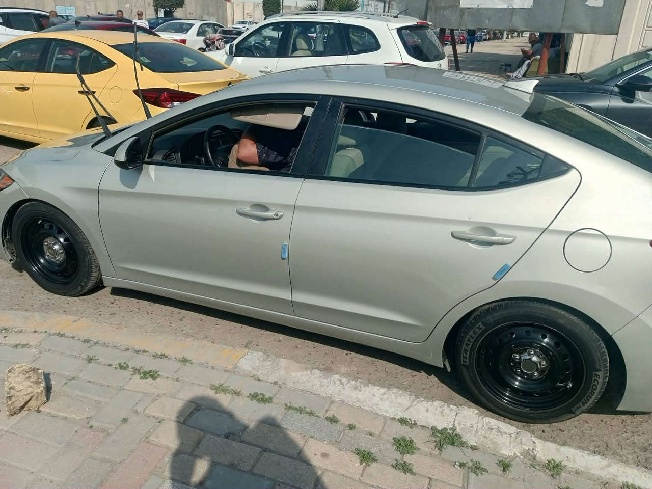 🚗 للبيع: هيونداي إلنترا 2017
📍 مكان السيارة: بغداد – مدينة الصدر
📞 للتواصل: ***********
💰 السعر:110 – قابل للتفاوض
📊 المسافة المقطوعة: 76000
 مايل
🛠️ المحرك: 4 سلندر – 2000cc دوش

⚠️ أضرار السيارة:
• وارد أمريكي
• ضربة في مقدمة الجاملغ الأيسر
• توجد خدوش ورصعات بسيطة
• كفالة اللغود والشواصي 

📌 تفاصيل إضافية:
• رقم السيارة: بغداد – الدولي الجديد
• باسم المالك تحويل مباشر
• السنوية نافذة حتى 2030
• لون السيارة: ذهبي (شمباني)
