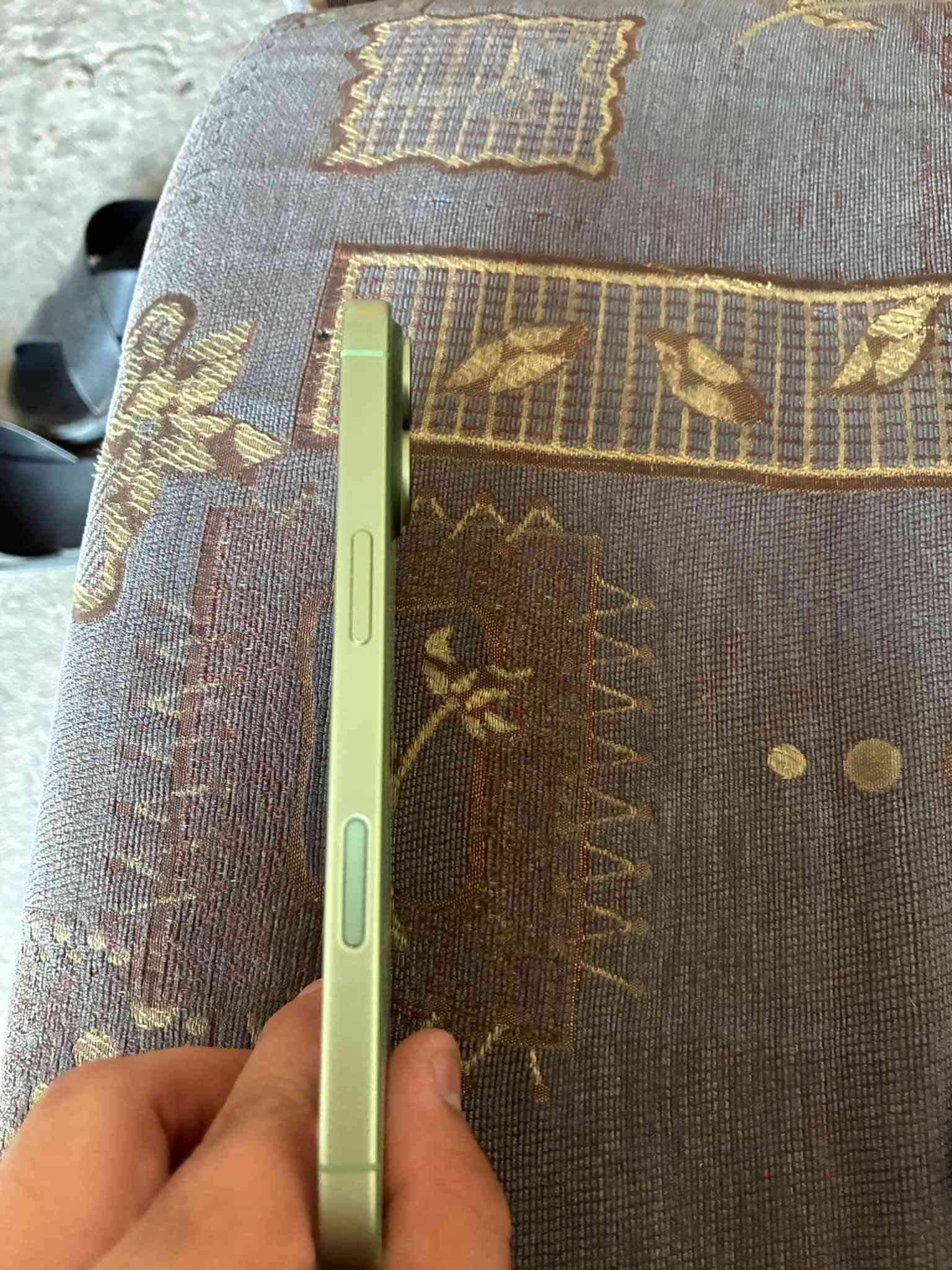السلام عليكم
آيفون 17 عادي E_sim ياباني ذاكرة256 بطارية 100 

عدد الدورات 130 الون اخضر المميز جهاز نضيف جديد لوك كامل ملحقاته مكاني حي الجهاد للتواصل واتساب ***********
السعر مليون و150 وبي مجال

نص مكتوب في الصور:
- ٤:٠٦
- ٢٨
- حالة البطارية
- عادية
- تعمل بطارية iPhone هذه على النحو المتوقع. حول البطارية والضمان...
- الحد الأقصى للقدرة
- ٪١٠٠
- هذا قياس لقدرة البطارية مقارنة بقدرتها عندما كانت جديدة. قد تتسبب القدرة المنخفضة بتقليل ساعات الاستخدام بين عملية الشحن والأخرى.
- عدد الدورات
- ١٣٠
- هذا هو عدد مرات استهلاك iPhone لقدرة البطارية. معرفة المزيد...
- تاريخ التصنيع
- كانون الثاني ٢٠٢٦
- أول استخدام
- أيار ٢٠٢٦