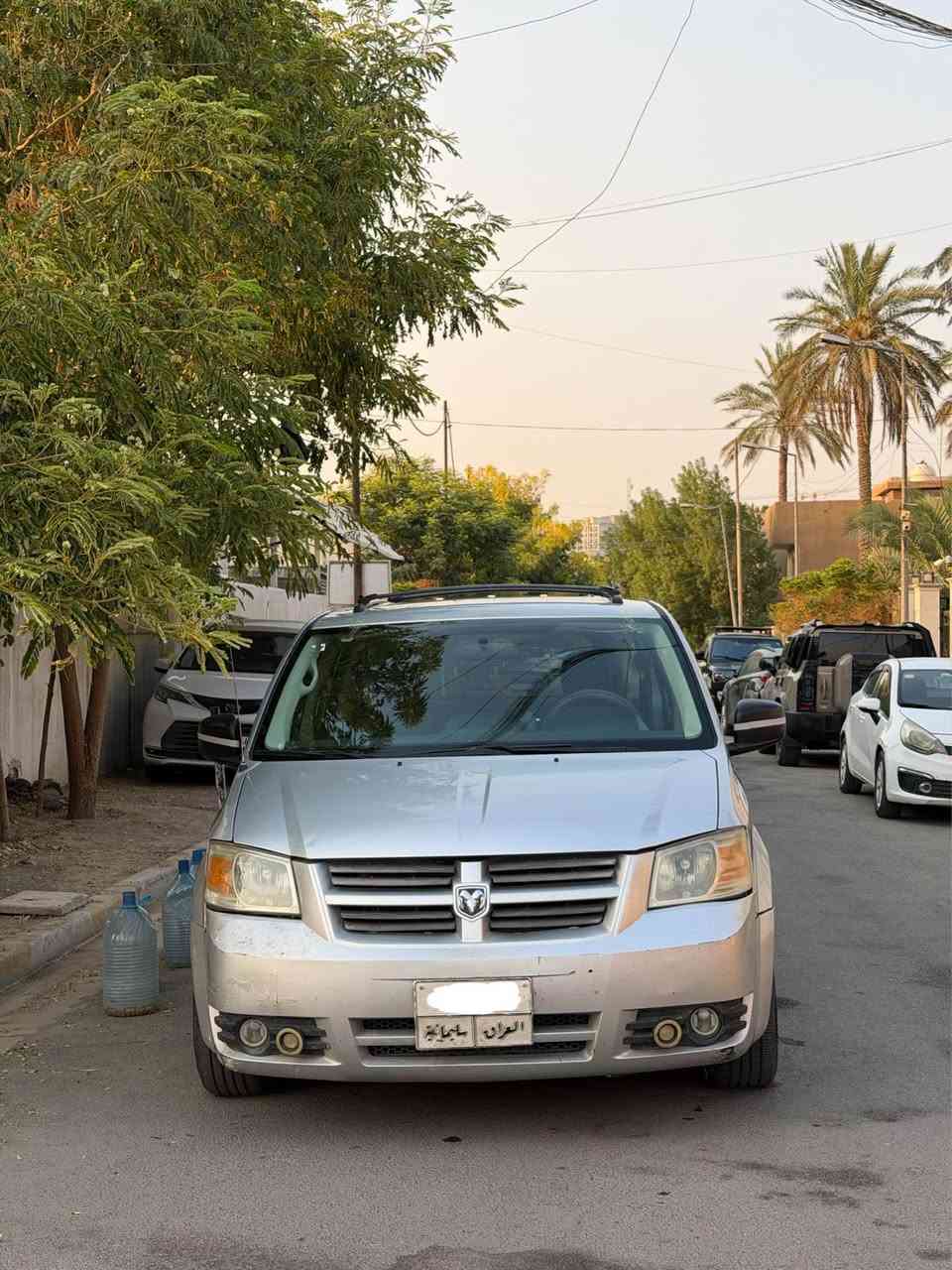 دوج كراند كرفان 2009 بلاديه للبيع 
السعر 104 وبيها مجال 
قطعة وحدة صبغ فقط ( جاملغ ) 
ماشية 146 الف فقط حقيقي 
محرك وكير نضيفات جدا حجم 3300 
صدرها نضافته 50‎%‎ 
تبريد شغال ثلج بارد جدا 3 قطع منفصل 
7 راكب كشنات سياحي منفصل وقلاب بلع 
شاشة - كامرة - أوتوماتيك- جام كهرباء - كشن كهرباء - سلايردات قماره بلاديه 
باسمنا تحويل مباشر  
مكاني بغداد المنصور للاستفسار 
*********** 
*********** بغداد, العراق
