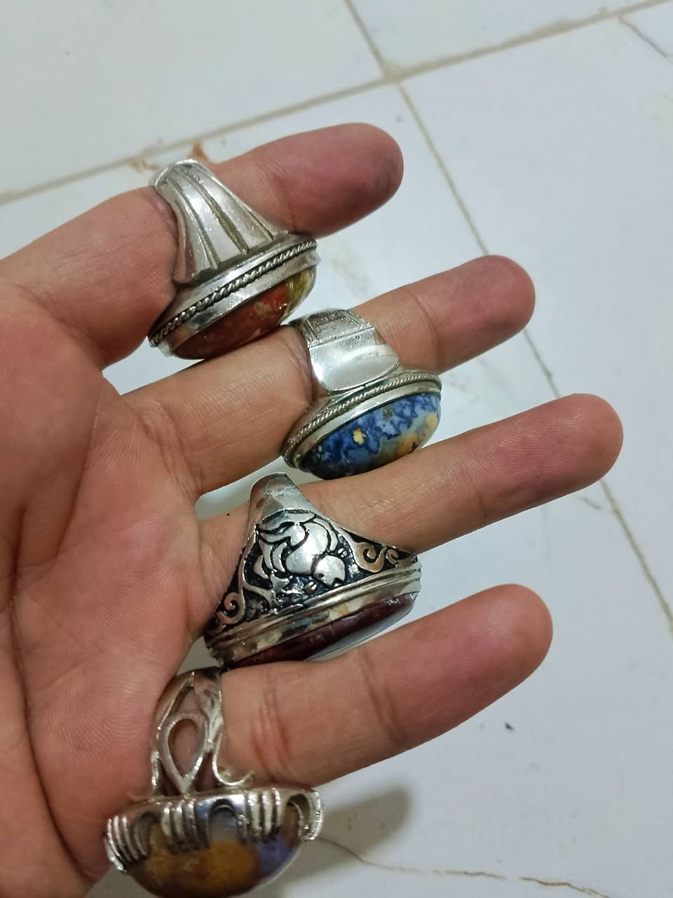 محبس روديوم حجر اصلي اصلي وصياغة حلوة ونضيفة وقوية سعر المحبس 20 بيع مستعجل واذا شلعة 75 واصل ***********

نص مكتوب في الصور:
- 1 2 3 4