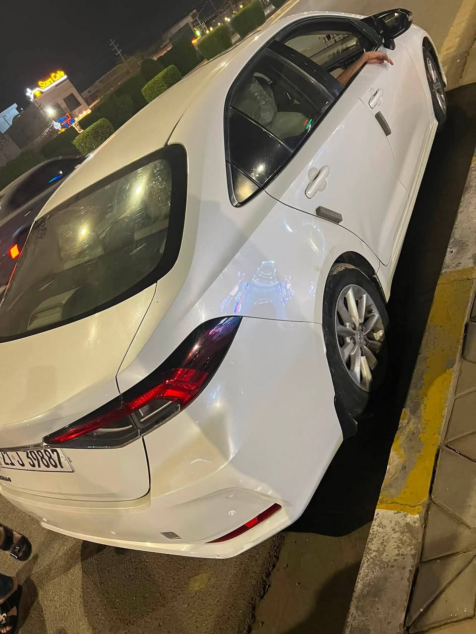السلام عليكم
كورلا ١٩ خليجي محرك ١٨٠٠ 
سويج 

بيه صبغ باب وشويه جاملغ امامي 
بنيد مبدل اصلي بدون دواخل 

سعر مناسب للجناي 

***********

