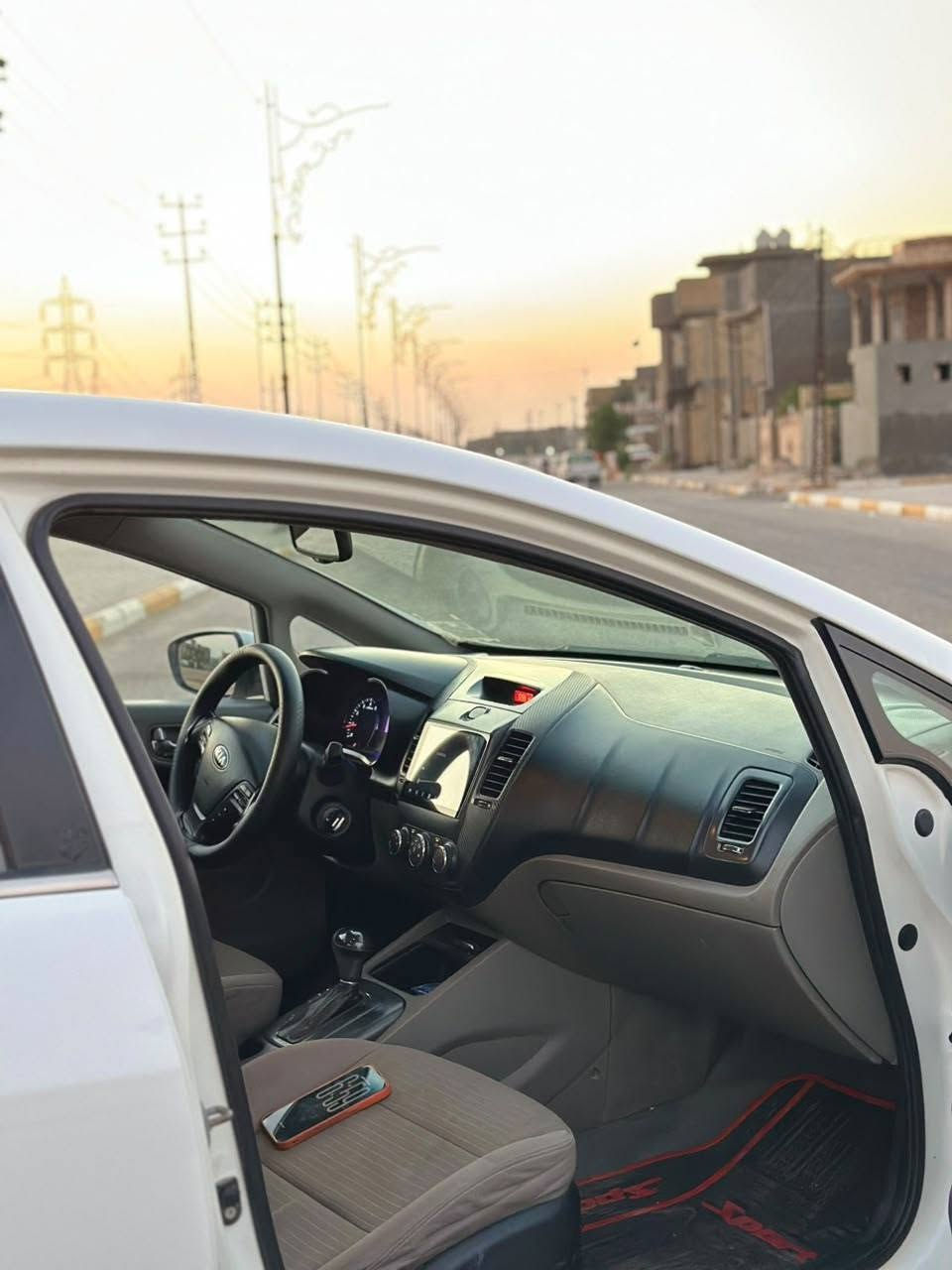السلام عليكم سيراتو ٢٠١٤ للبيع السعر ١٢٥ وبيهه مجال مكاني السماوة للاستفسار ***********
